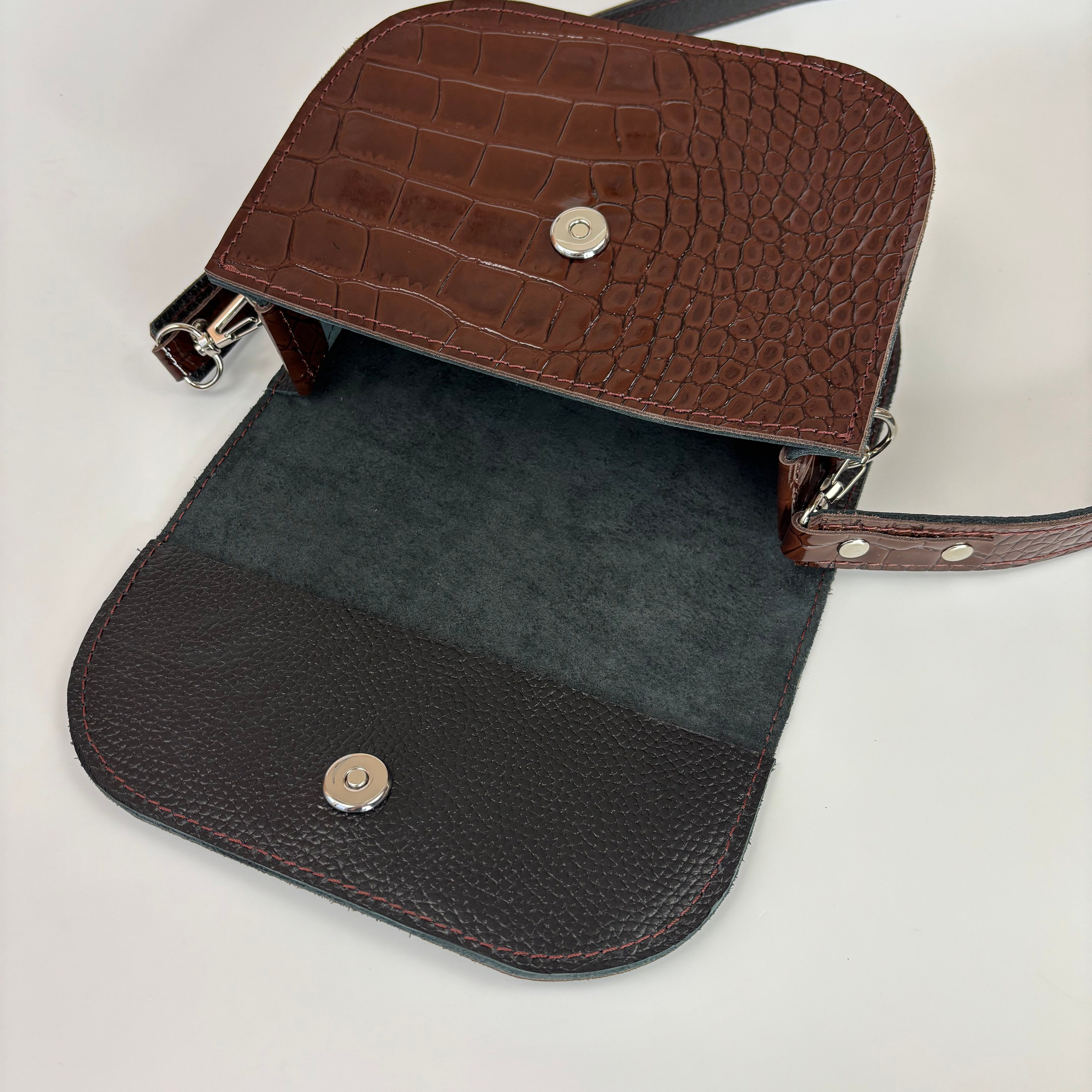 Нэя коричневая лаковая. Бренд Alligatore Biaco — это изящные изделия из натуральной кожи