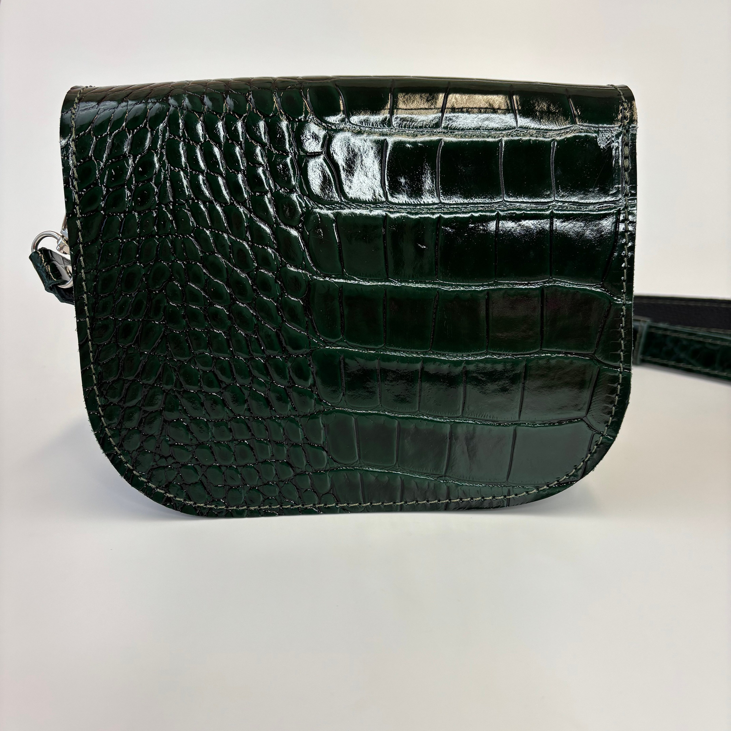 Нэя зеленая лаковая. Бренд Alligatore Biaco — это изящные изделия из натуральной кожи