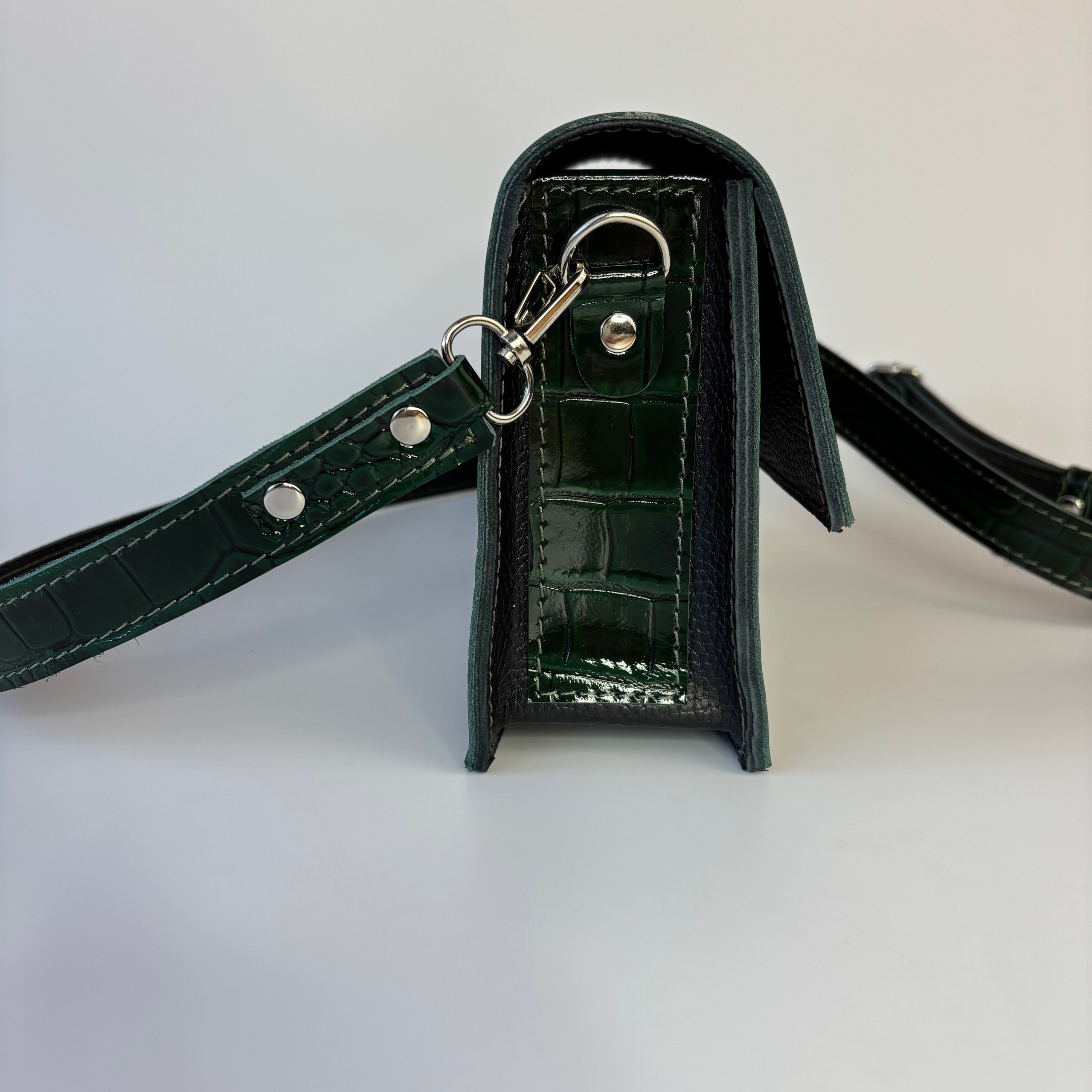 Юта мини зелёная лаковая. Бренд Alligatore Biaco — это изящные изделия из натуральной кожи
