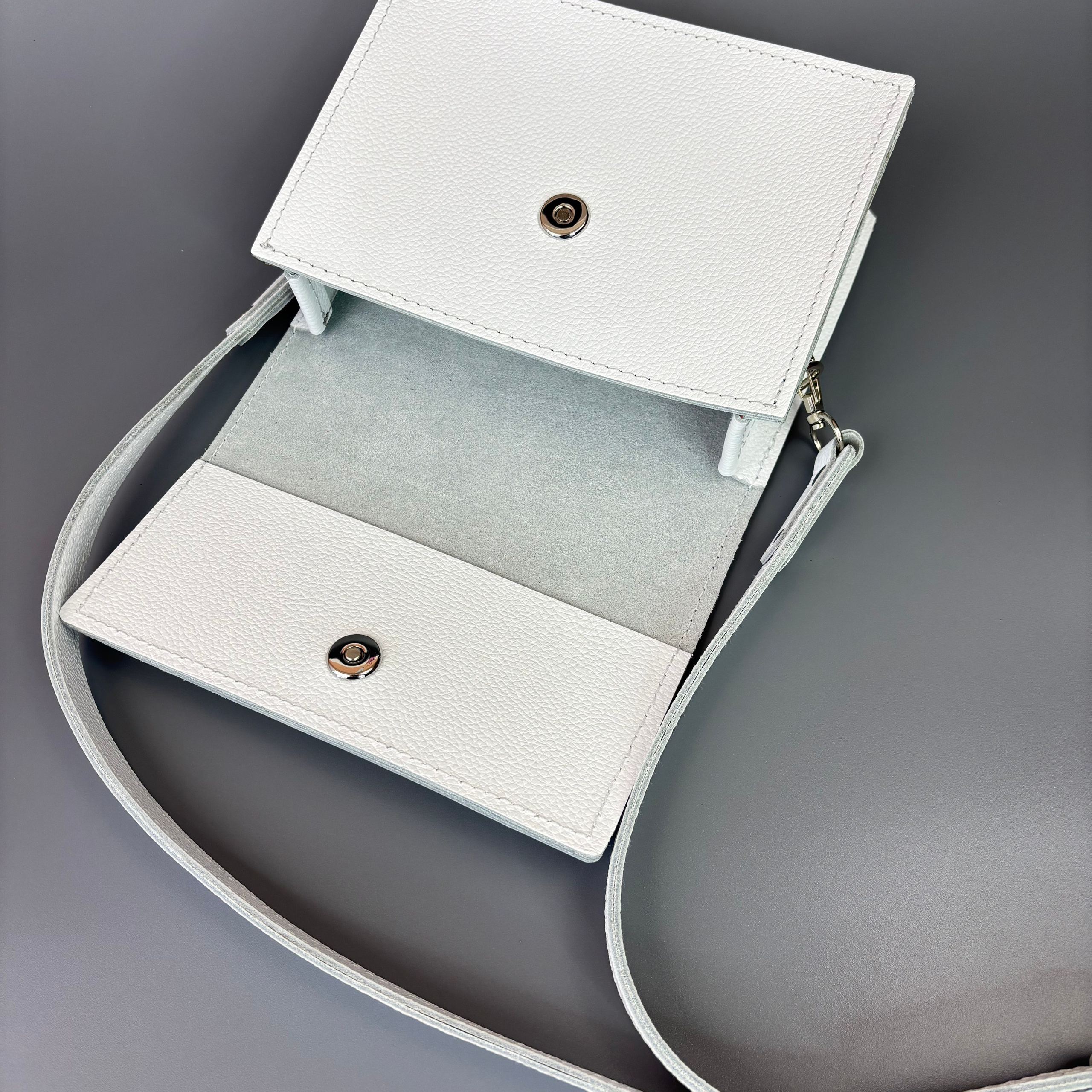 Юта мини белая. Бренд Alligatore Biaco — это изящные изделия из натуральной кожи