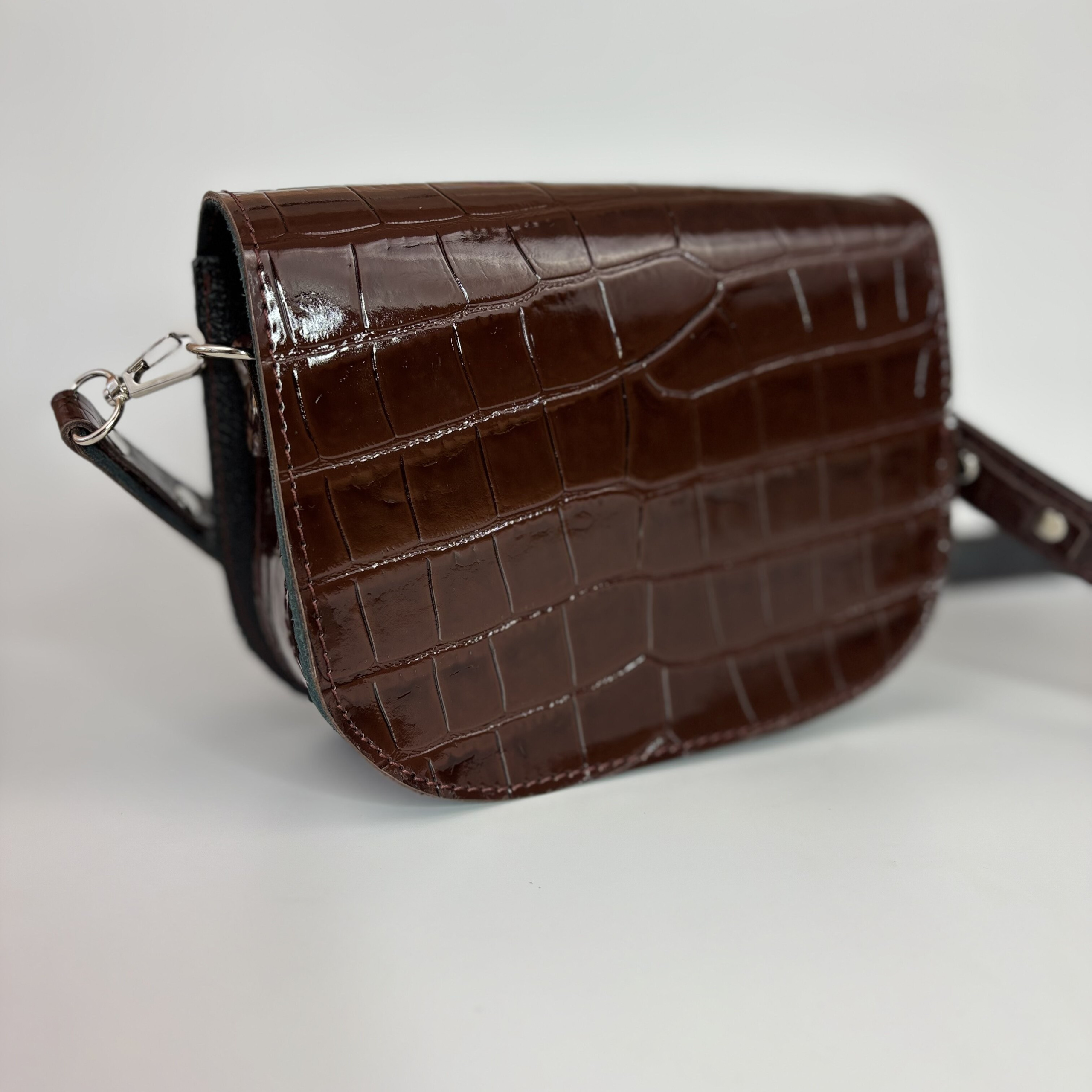 Нэя коричневая лаковая. Бренд Alligatore Biaco — это изящные изделия из натуральной кожи