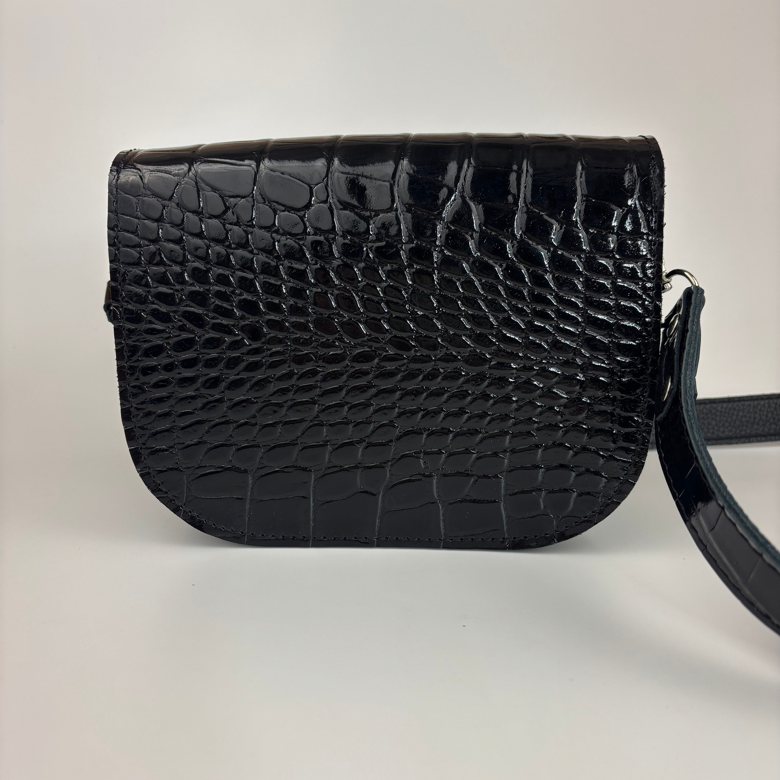 Нэя черная лаковая. Бренд Alligatore Biaco — это изящные изделия из натуральной кожи