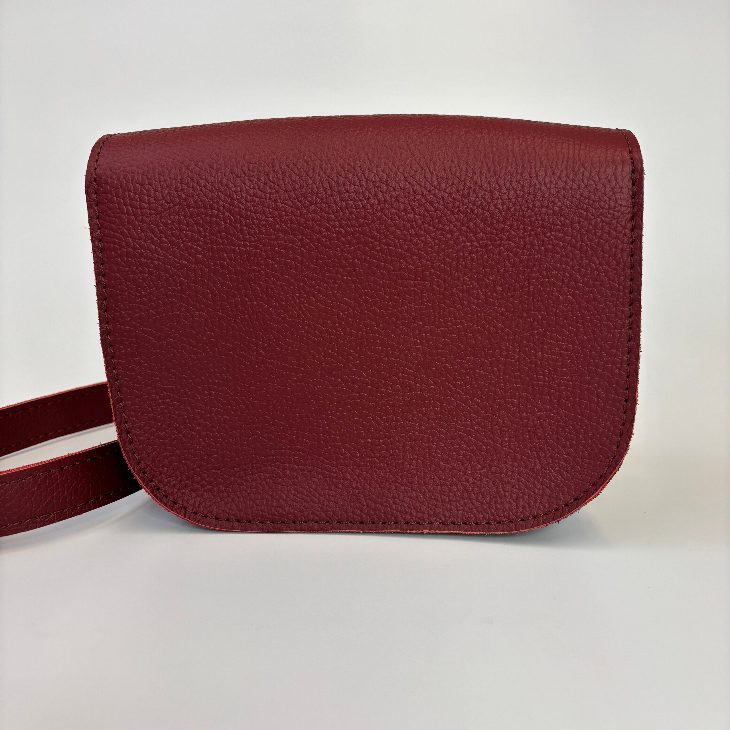 Нэя бордовая. Бренд Alligatore Biaco — это изящные изделия из натуральной кожи