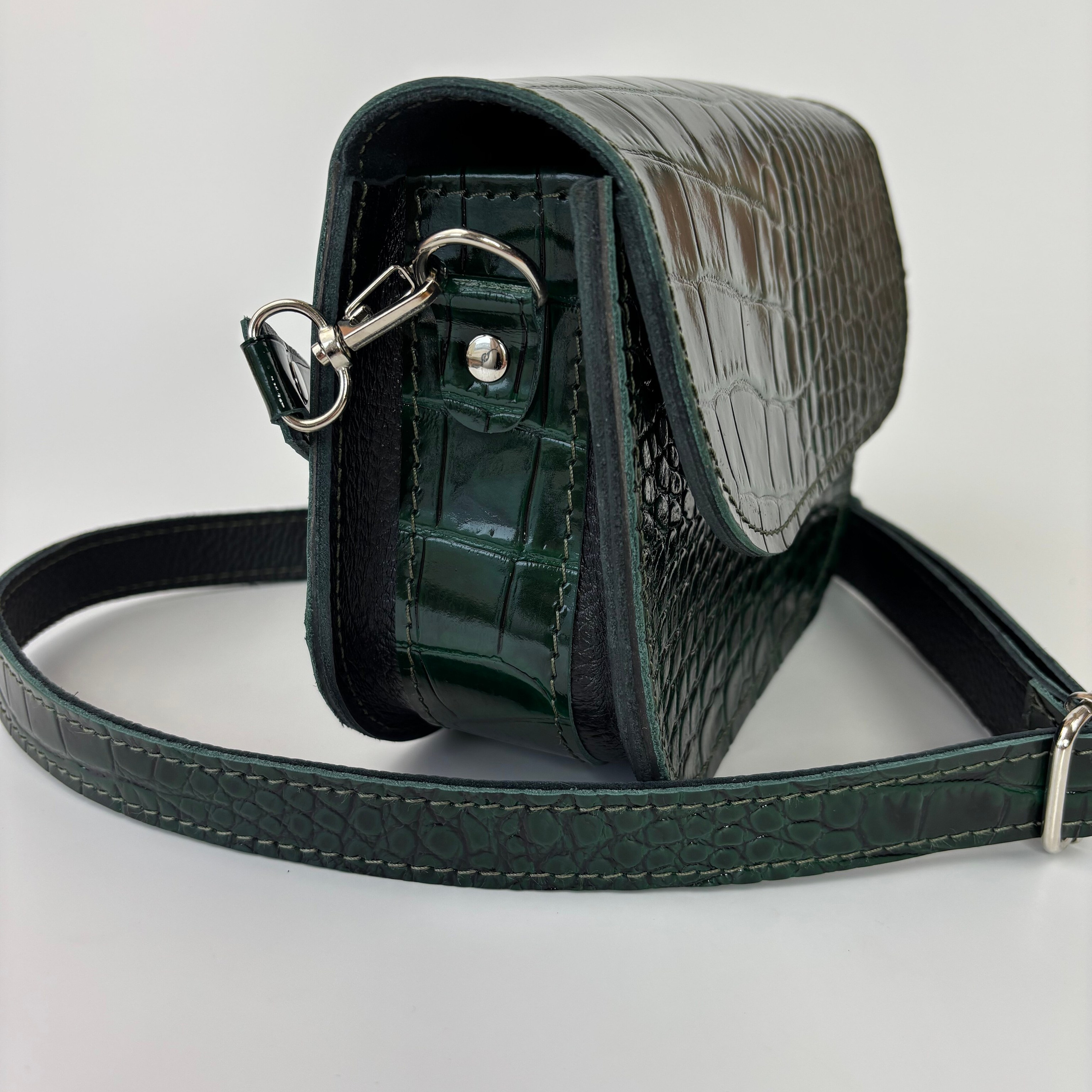 Нэя зеленая лаковая. Бренд Alligatore Biaco — это изящные изделия из натуральной кожи