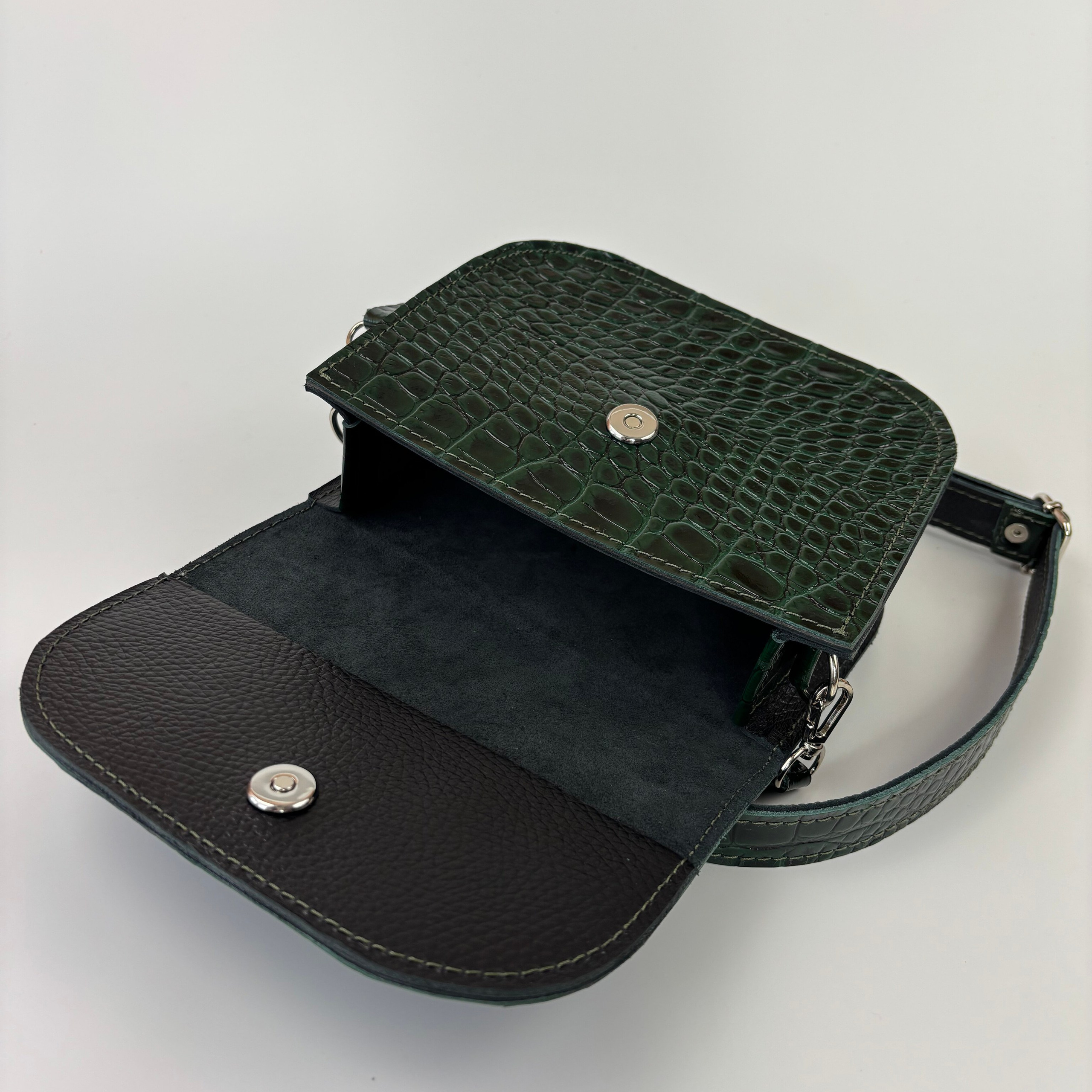 Нэя зеленая лаковая. Бренд Alligatore Biaco — это изящные изделия из натуральной кожи