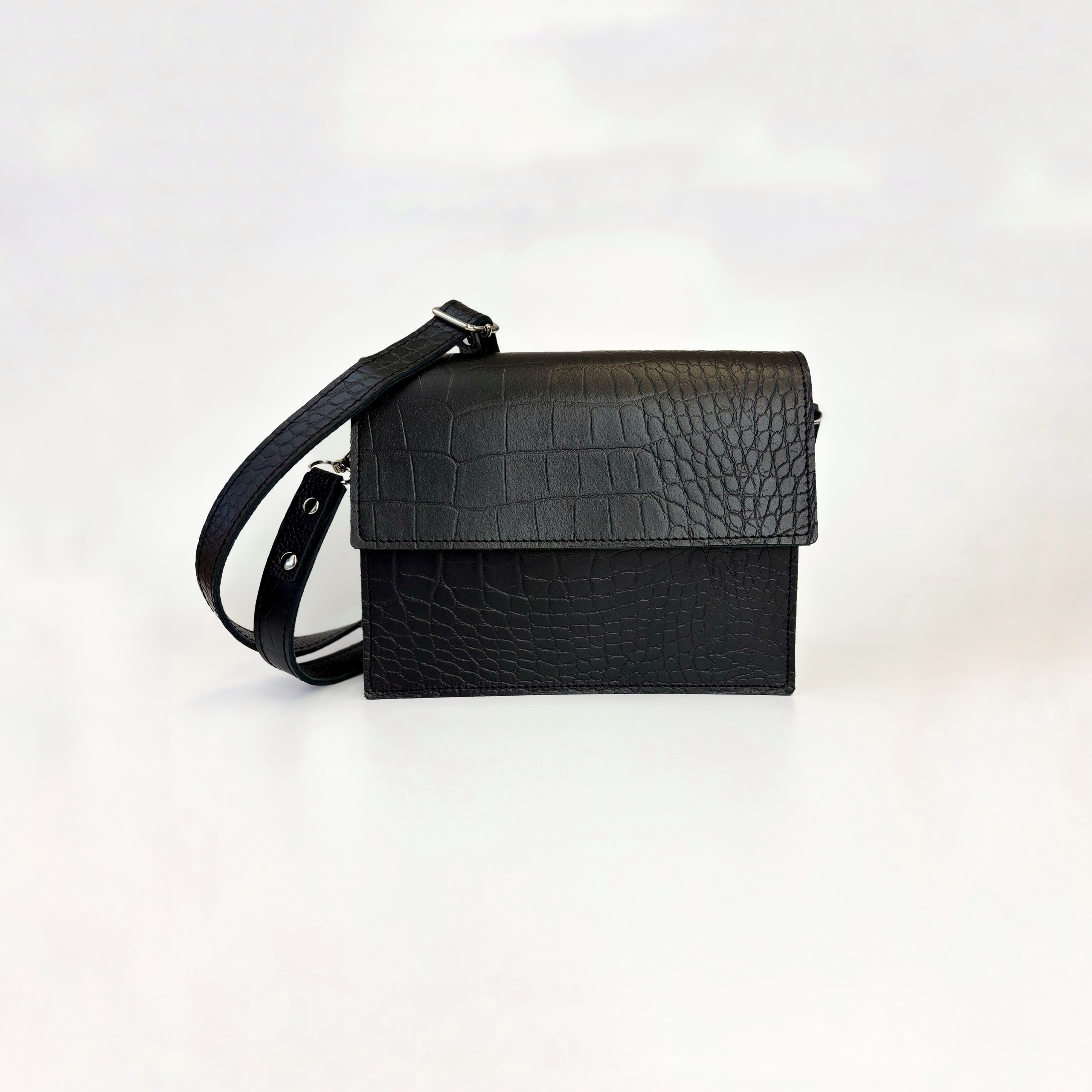 Юта мини черная матовая. Бренд Alligatore Biaco — это изящные изделия из натуральной кожи