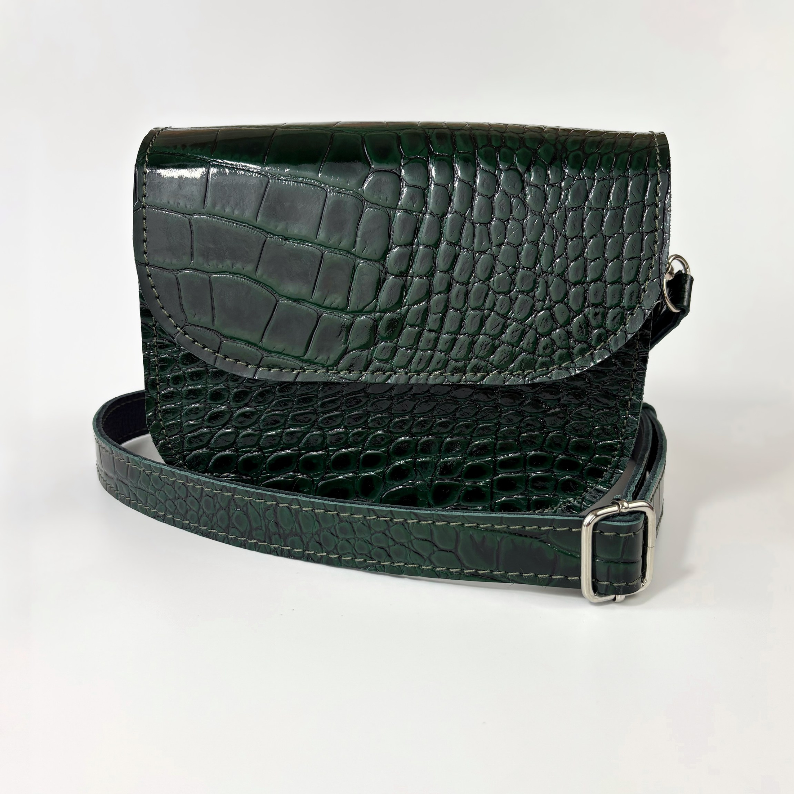 Нэя зеленая лаковая. Бренд Alligatore Biaco — это изящные изделия из натуральной кожи