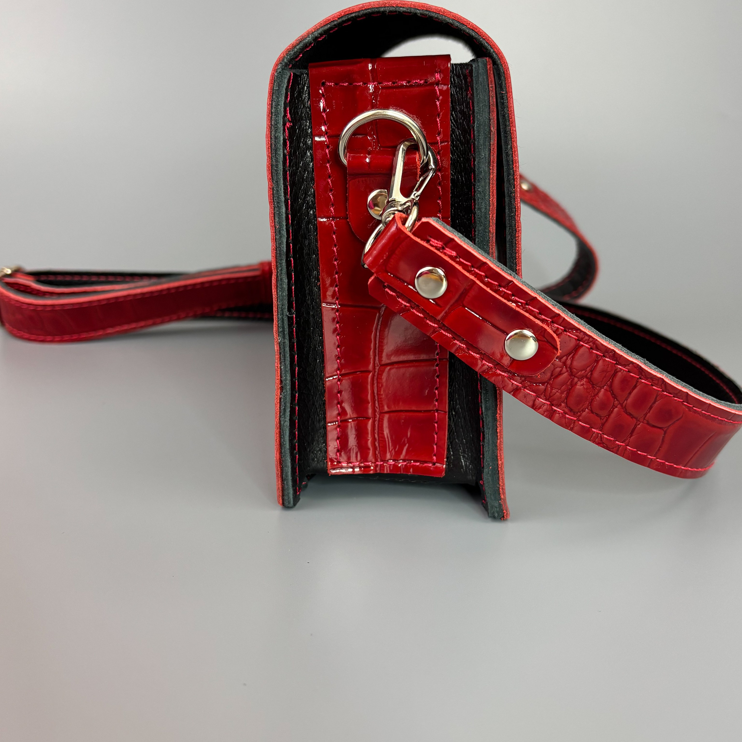 Юта мини красная лаковая. Бренд Alligatore Biaco — это изящные изделия из натуральной кожи