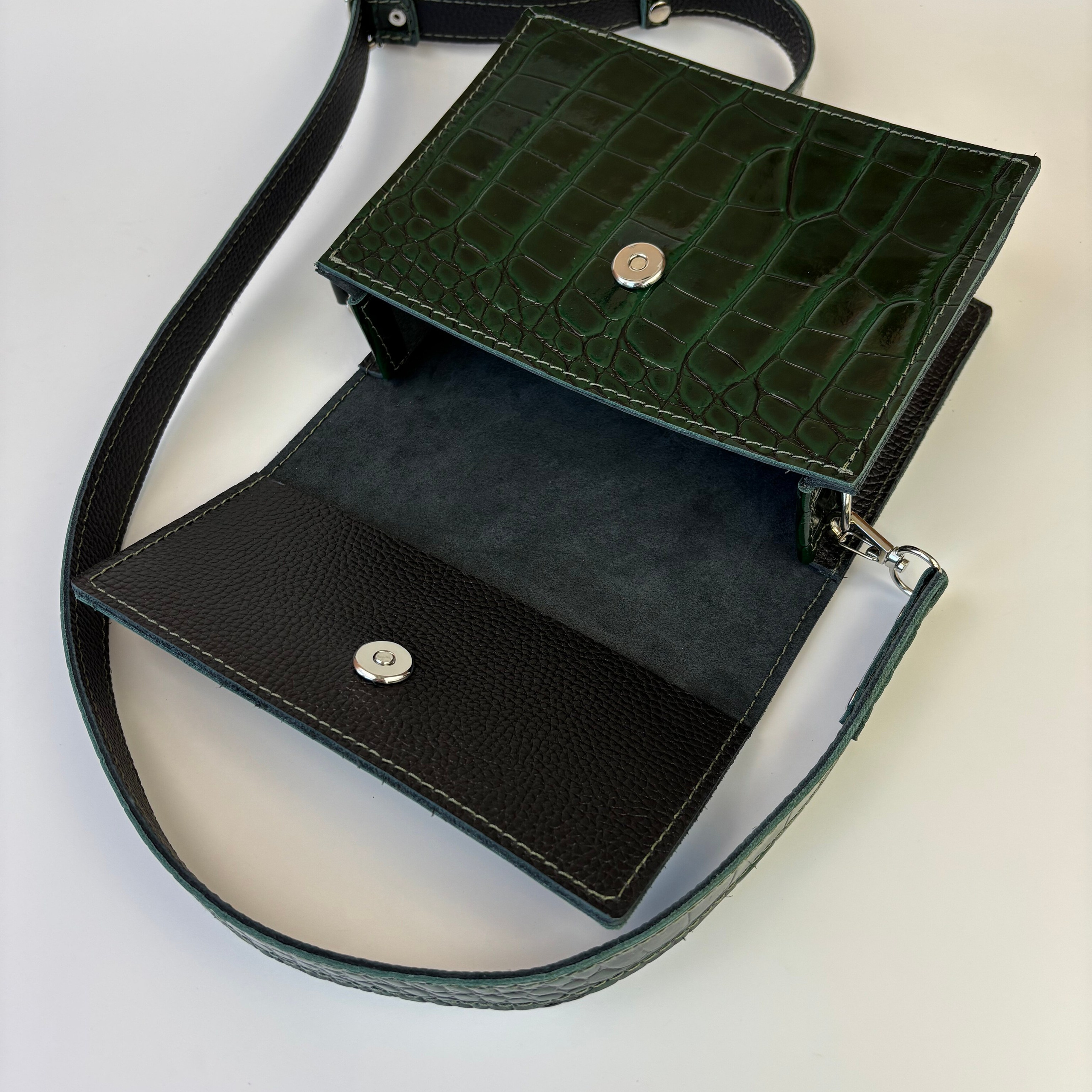 Юта мини зелёная лаковая. Бренд Alligatore Biaco — это изящные изделия из натуральной кожи