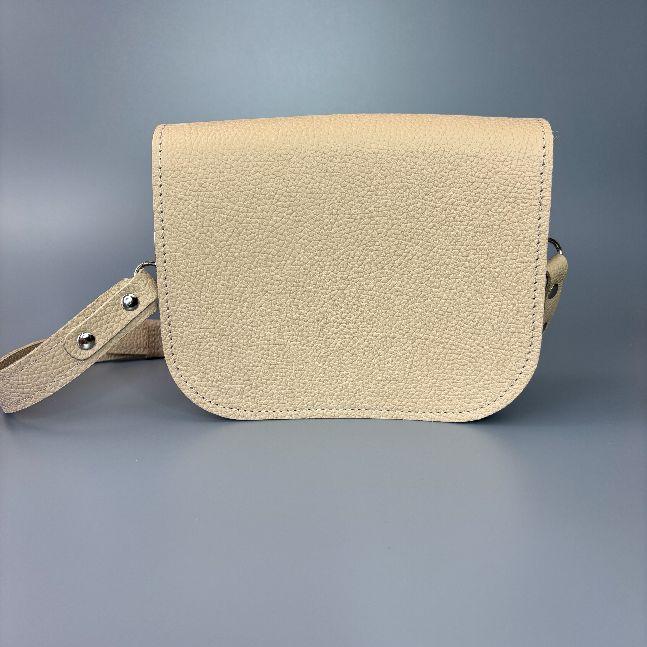 Нэя темно-бежевая. Бренд Alligatore Biaco — это изящные изделия из натуральной кожи