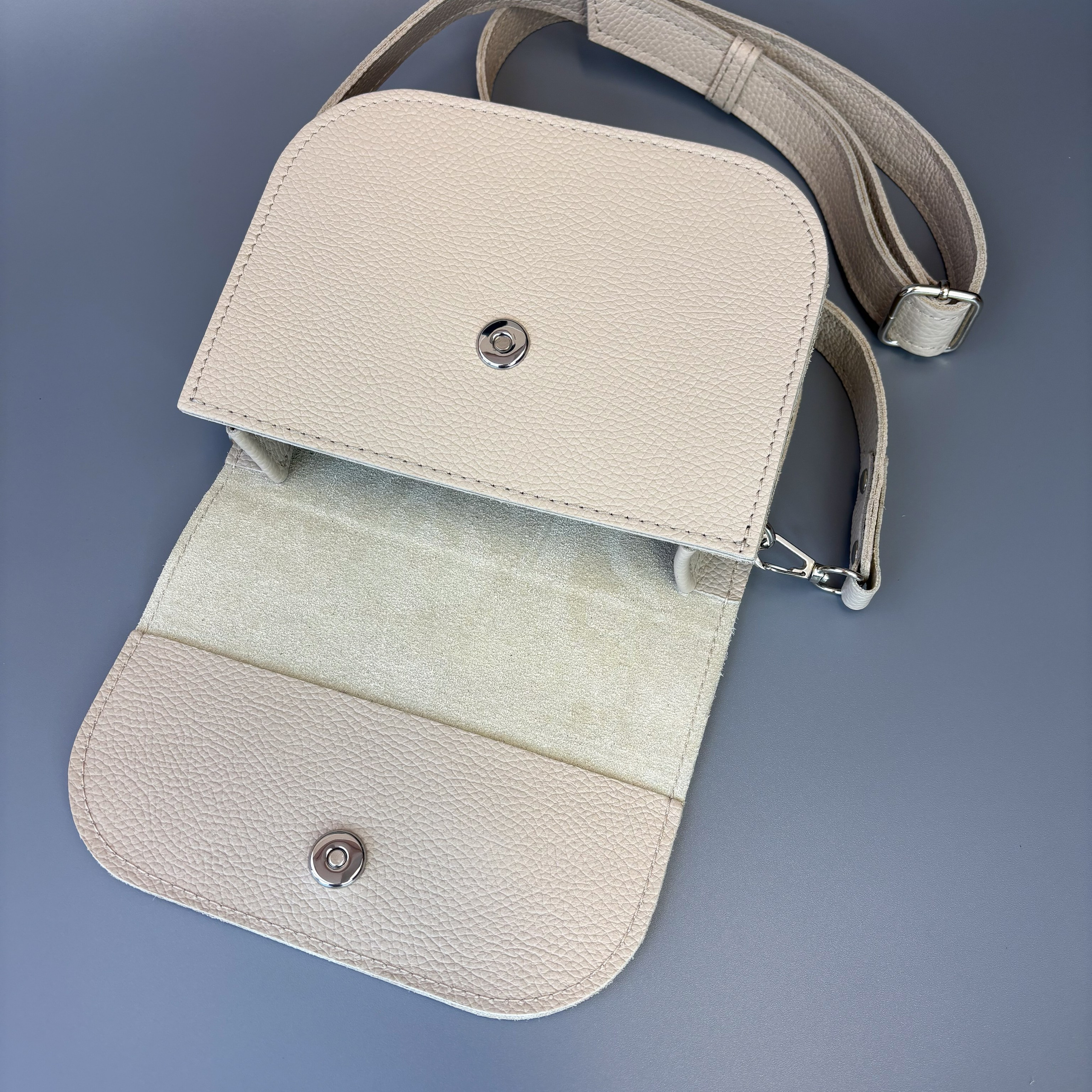 Нэя бежевая. Бренд Alligatore Biaco — это изящные изделия из натуральной кожи