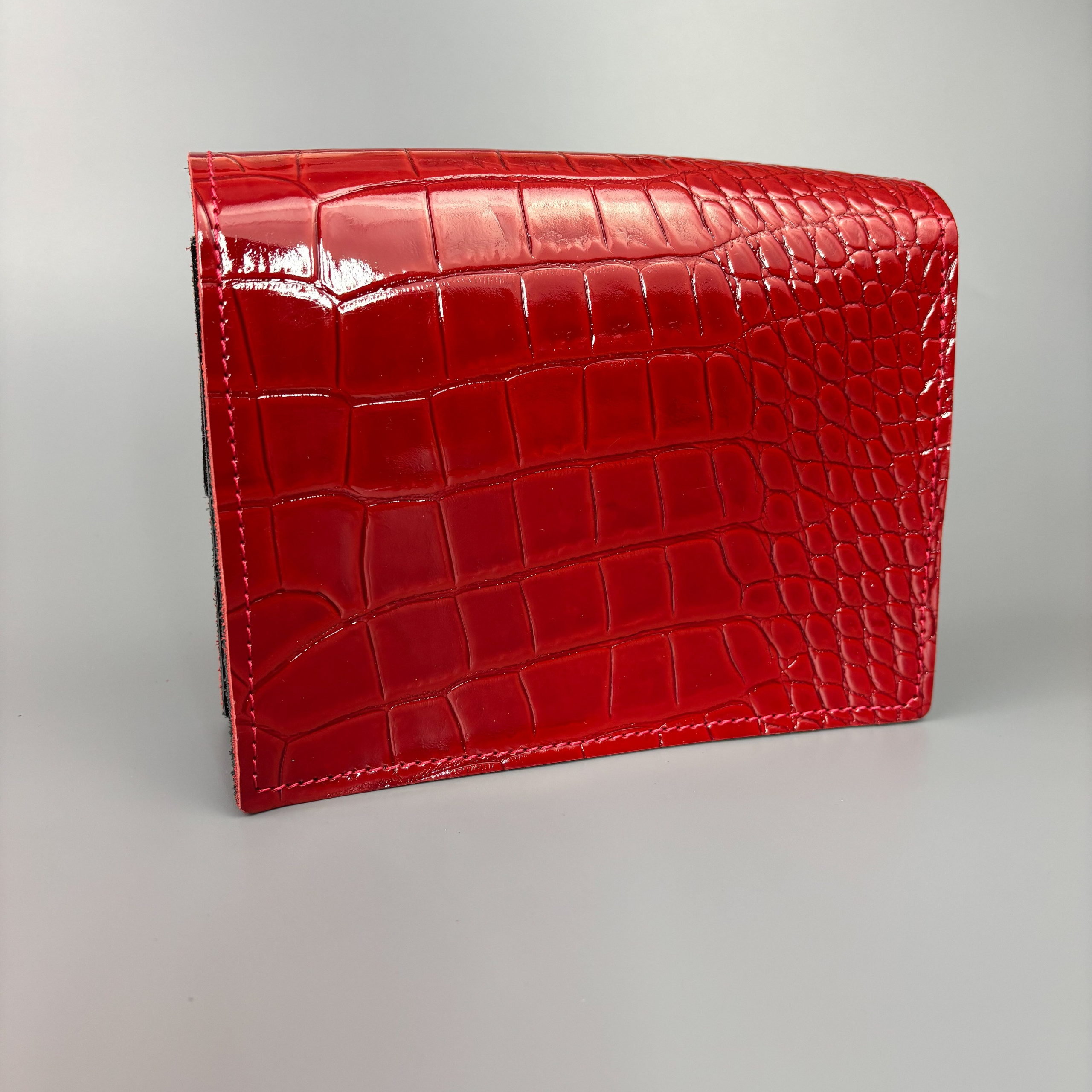 Юта мини красная лаковая. Бренд Alligatore Biaco — это изящные изделия из натуральной кожи