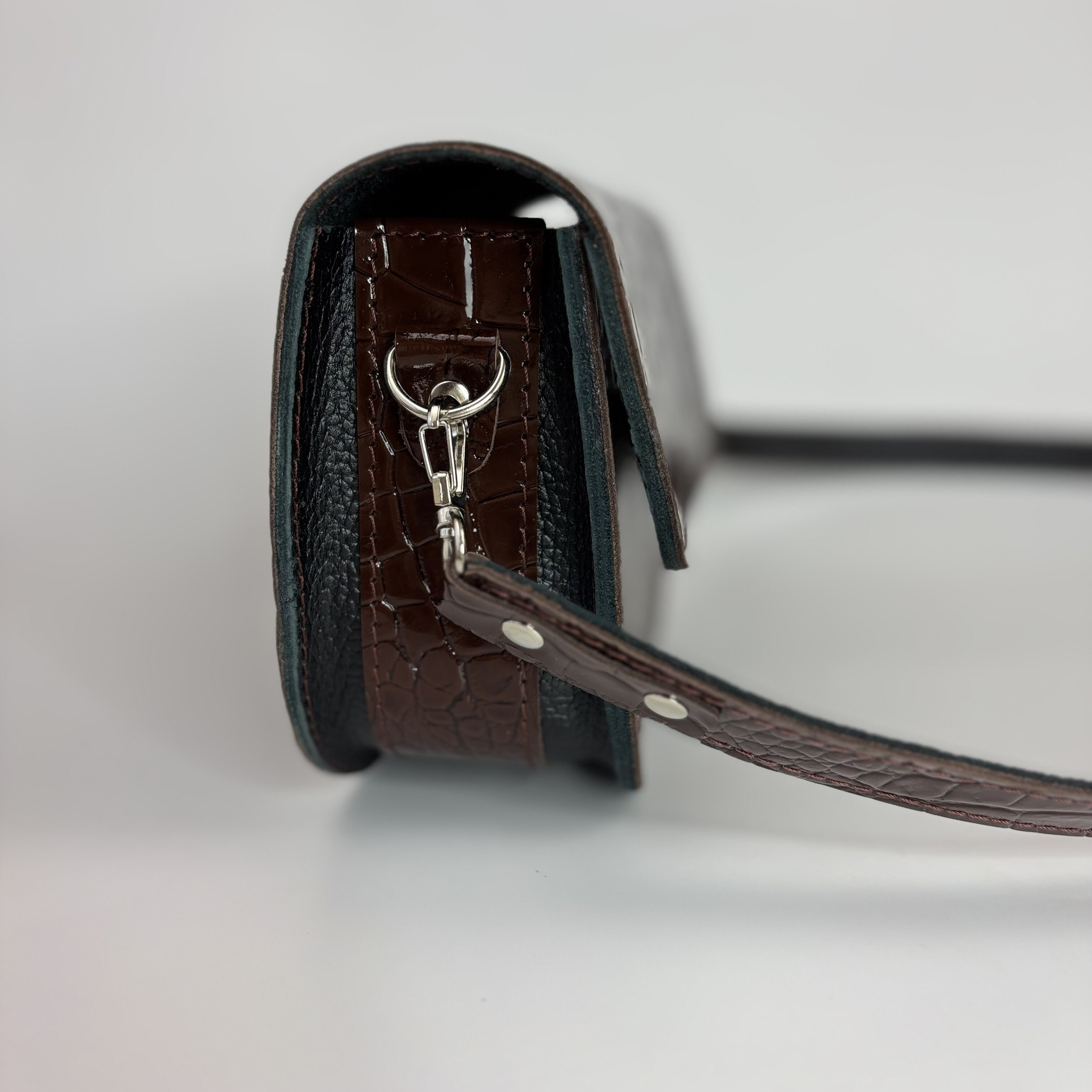 Нэя коричневая лаковая. Бренд Alligatore Biaco — это изящные изделия из натуральной кожи