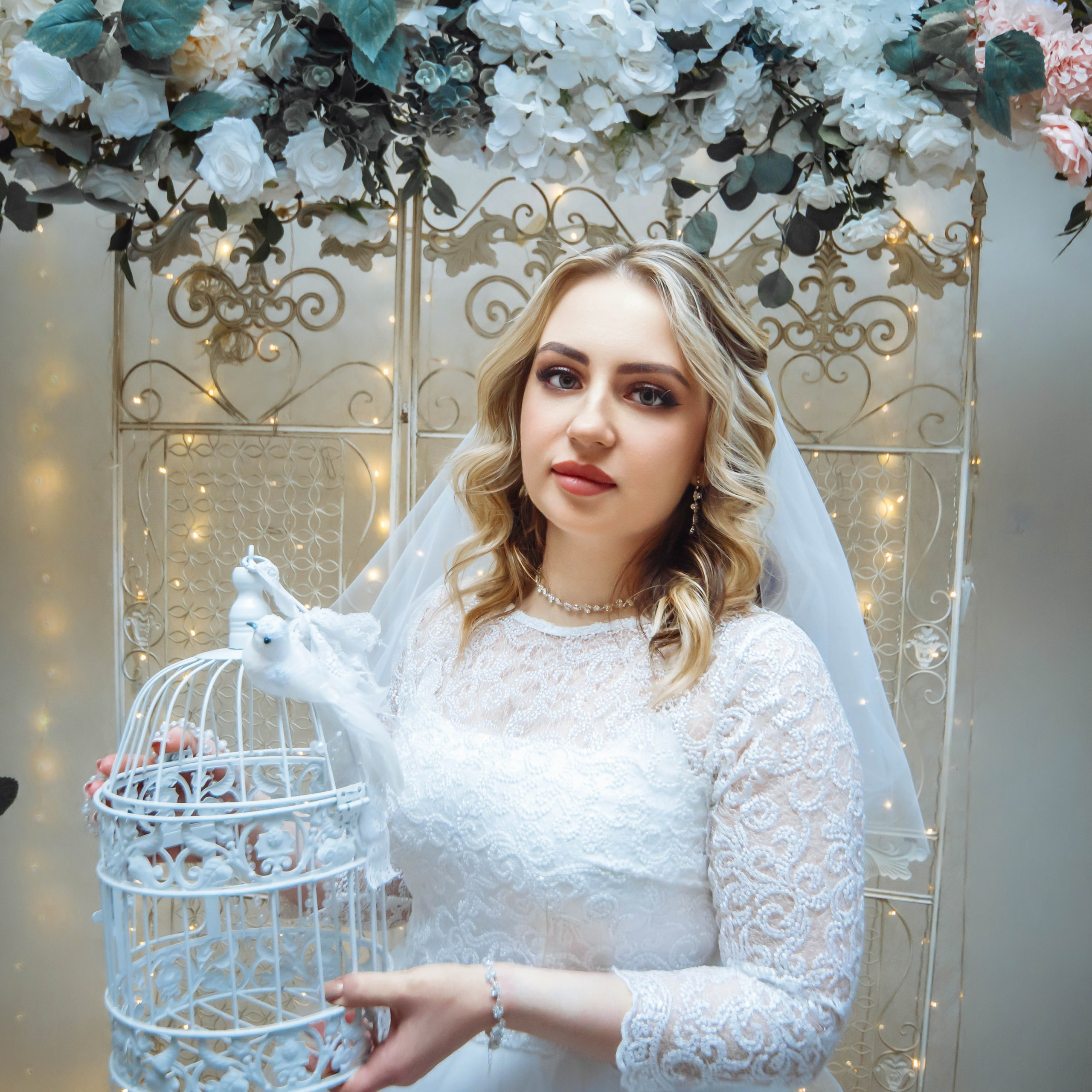 Забронировать фотографа на свадьбу. Что делать если в день свадьбы будет дождь или мокрый снег? Как снять красивую и весёлую свадебную фотосессию расскажет фотограф Павел Коротков, написать ему в мессенджер 8(926)706-36-21