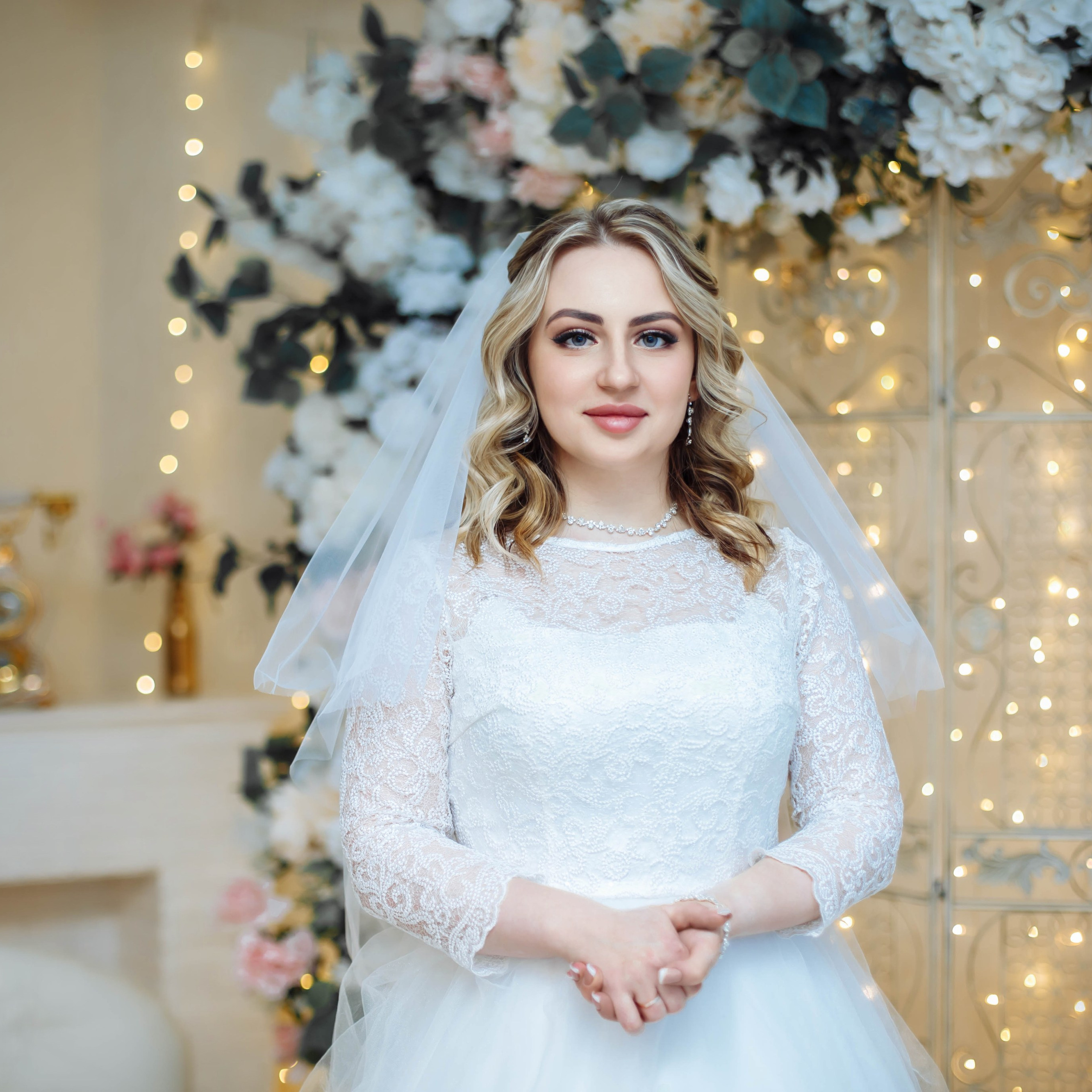 Едем из загса на свадебную фотосессию в студию, забронировать фотографа Павла Короткова можно на этой странице сайта