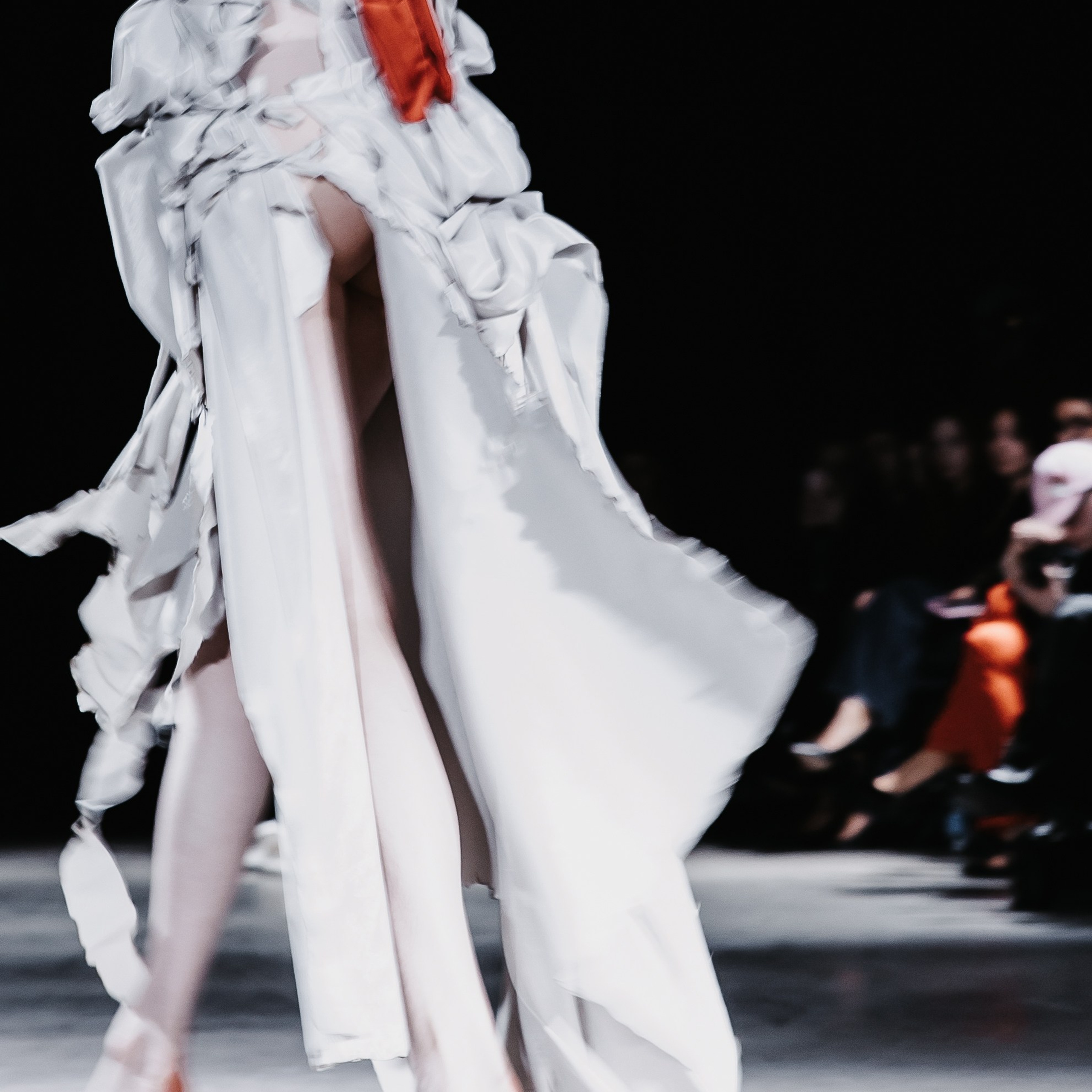 AUXI catwalk андеграунд показ-перфоманс