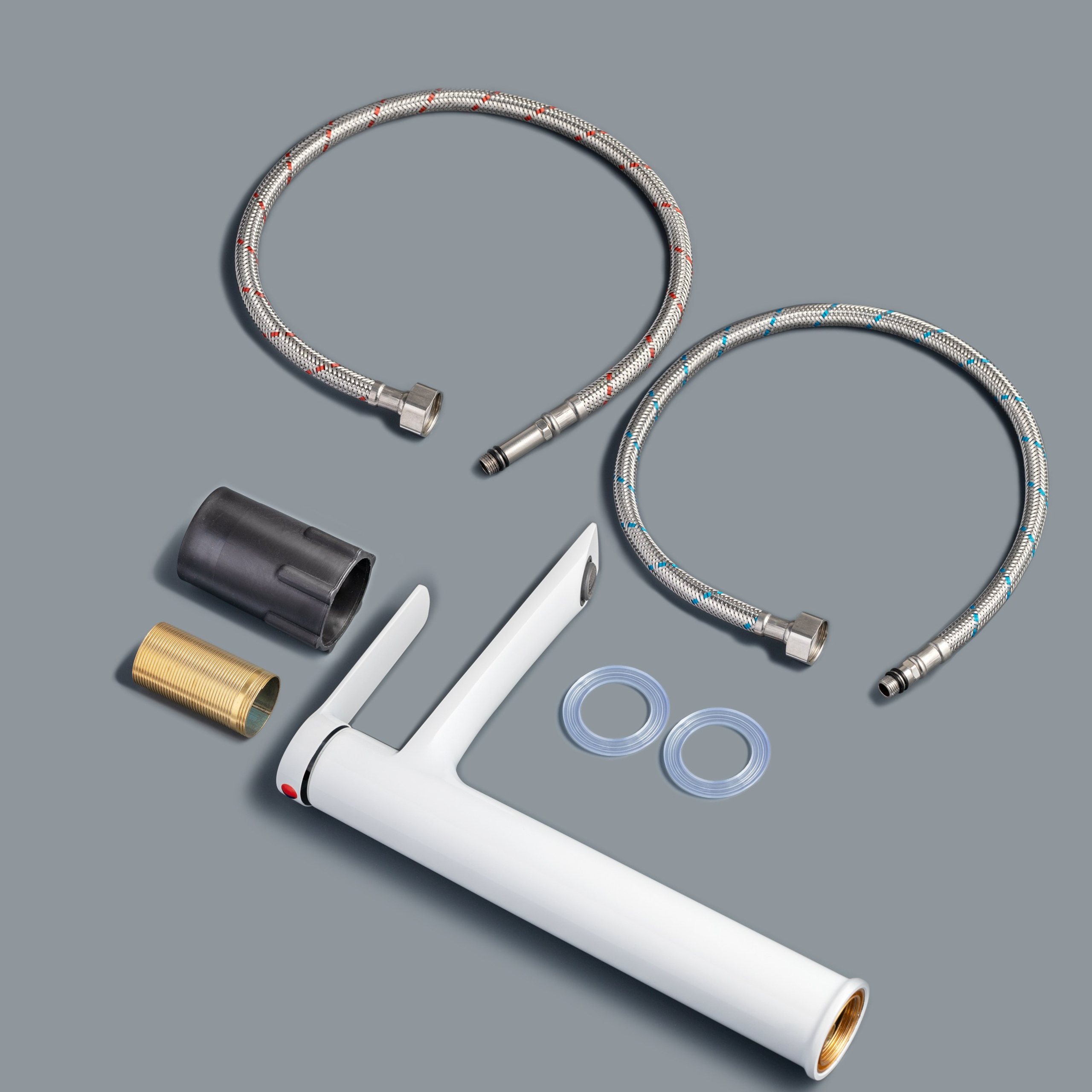 Фото комплектации смесителя на белом фоне