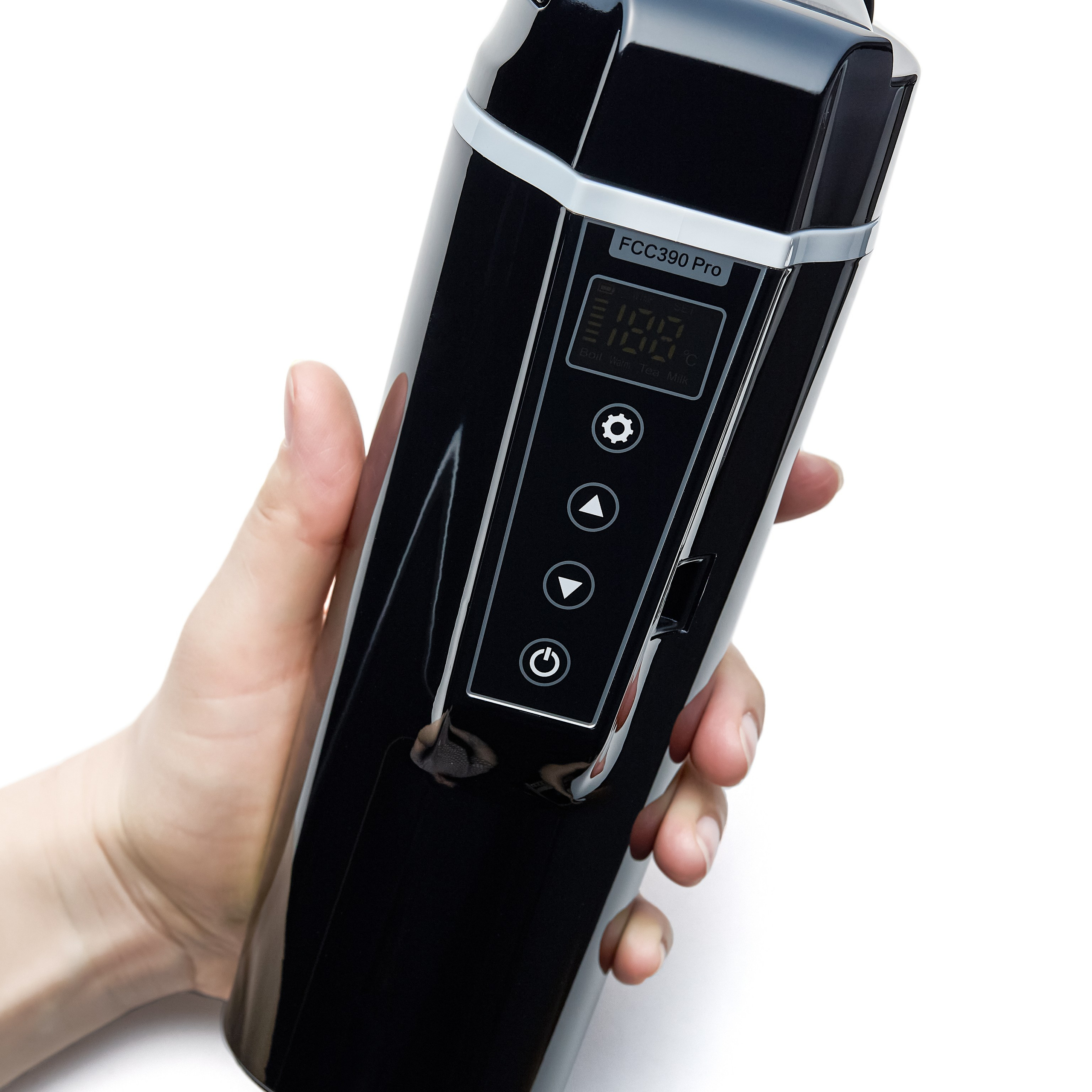 Фото техники в руке на белом фоне для маркетплейсов Новосибирск