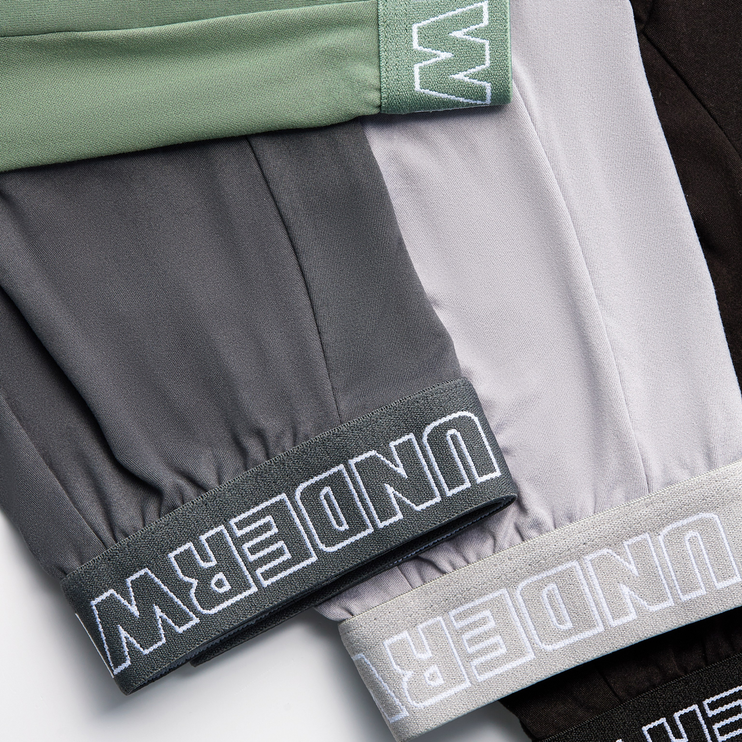 фото комплекта нижнего белья в упаковке для карточки товара Ozon, предметная съёмка