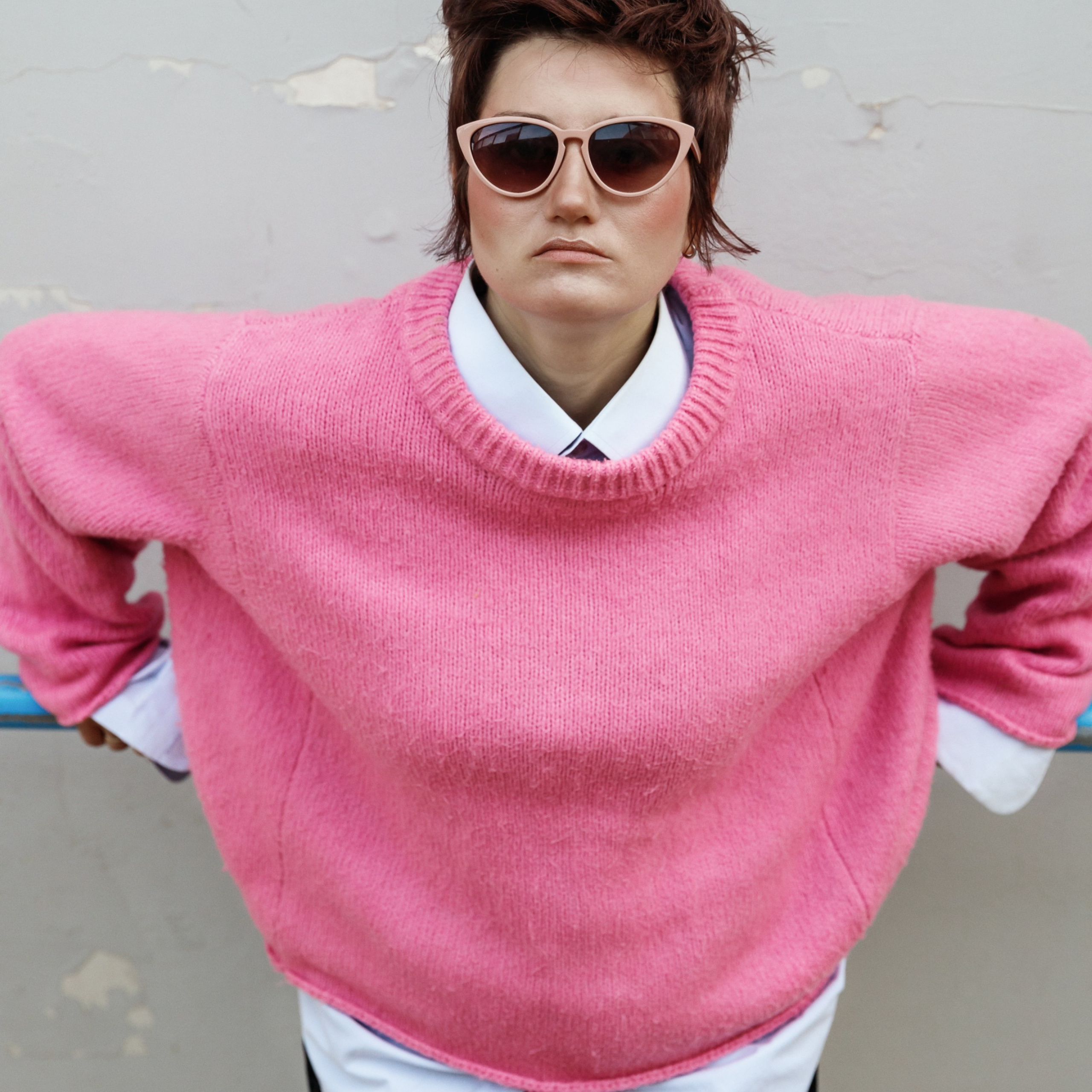 Стильная подача одежды на девушке — карточка WB