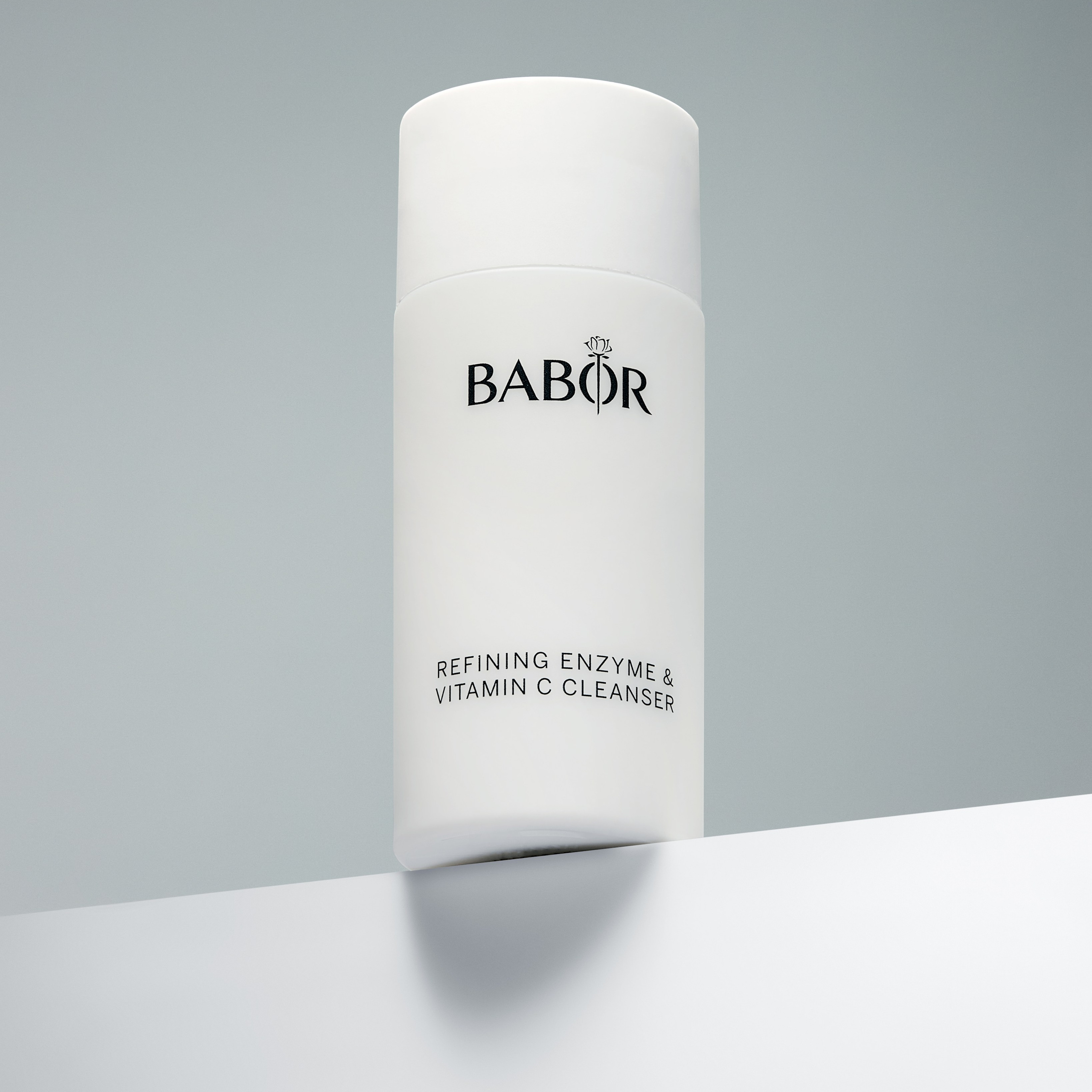 Предметная фотосъёмка товара на подиуме