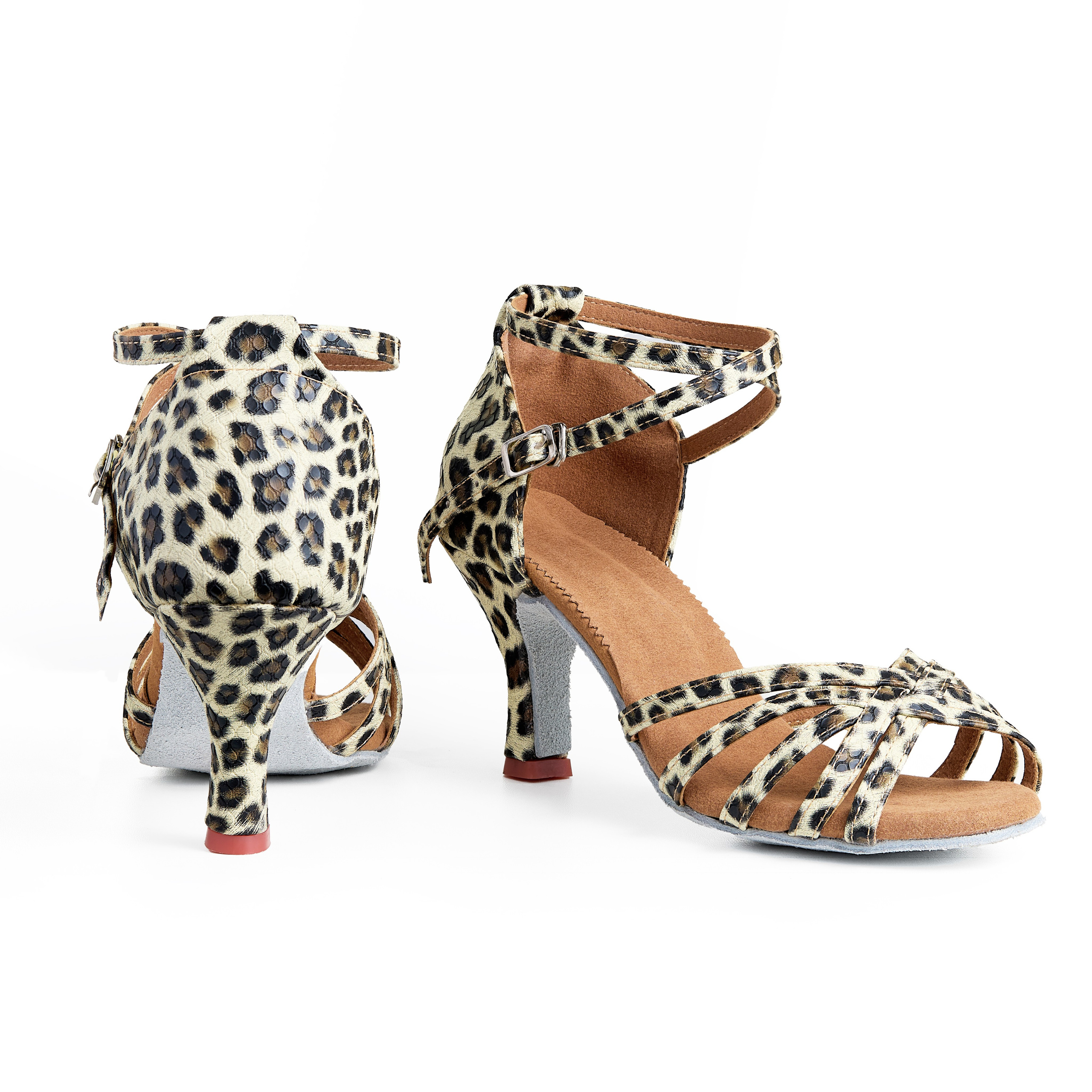 съёмка обуви для маркетплейсов, предметный фотограф Барнаул, фото обуви для карточки товара и инфографики