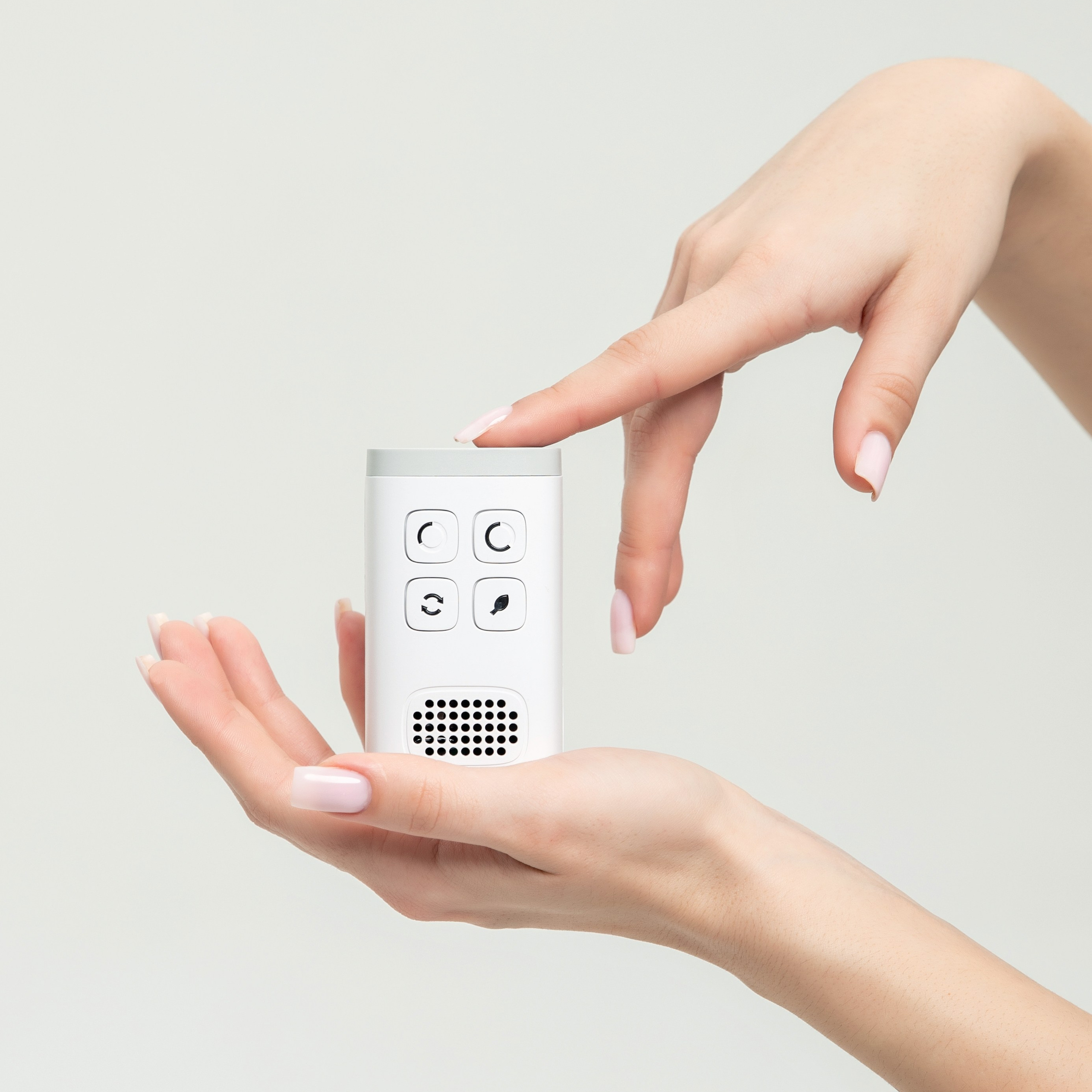 Фото гаджетов в руке для карточки на Ozon, Барнаул