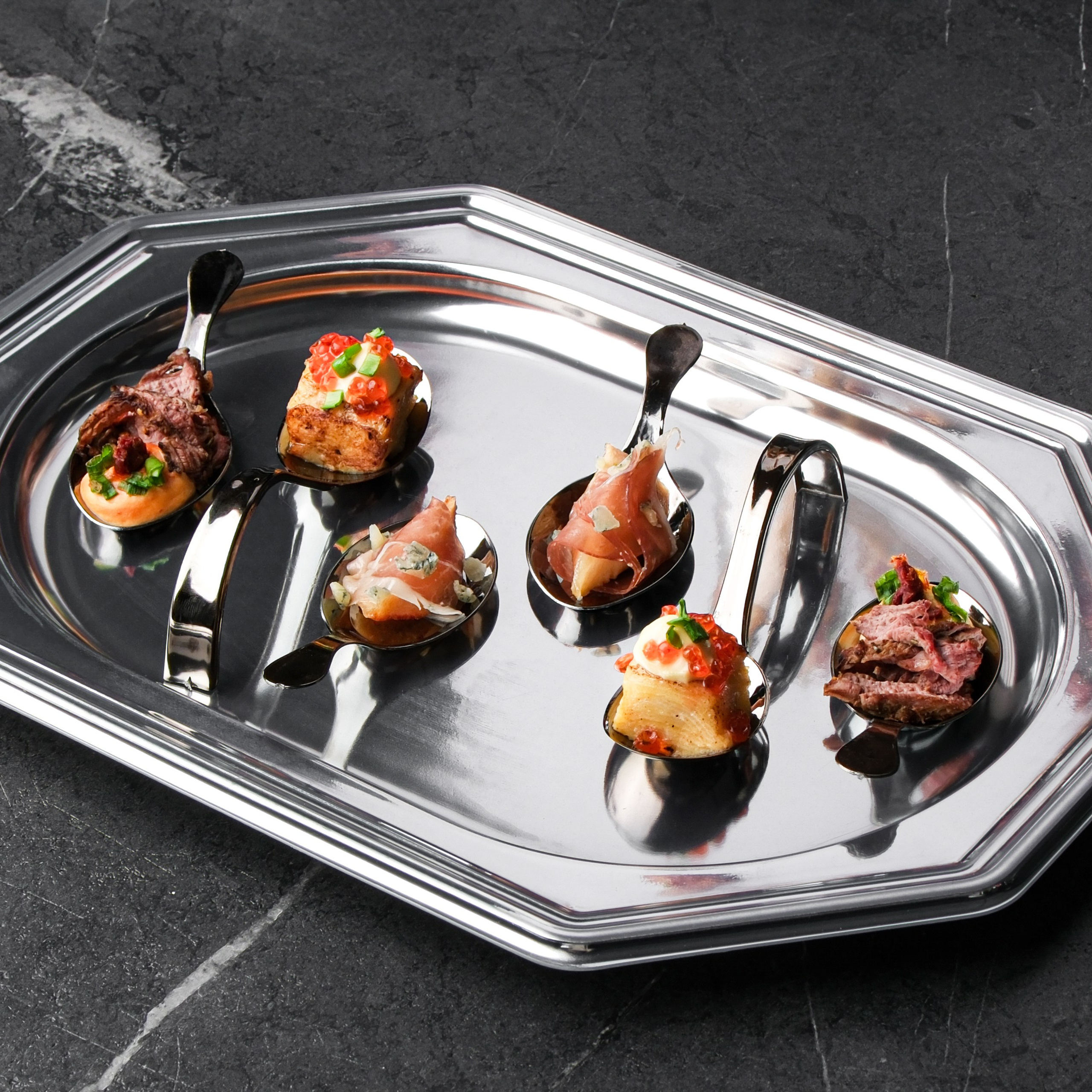 food fashion | Закуски на подносе | Профессиональный фуд фотограф для премиального меню и рекламы