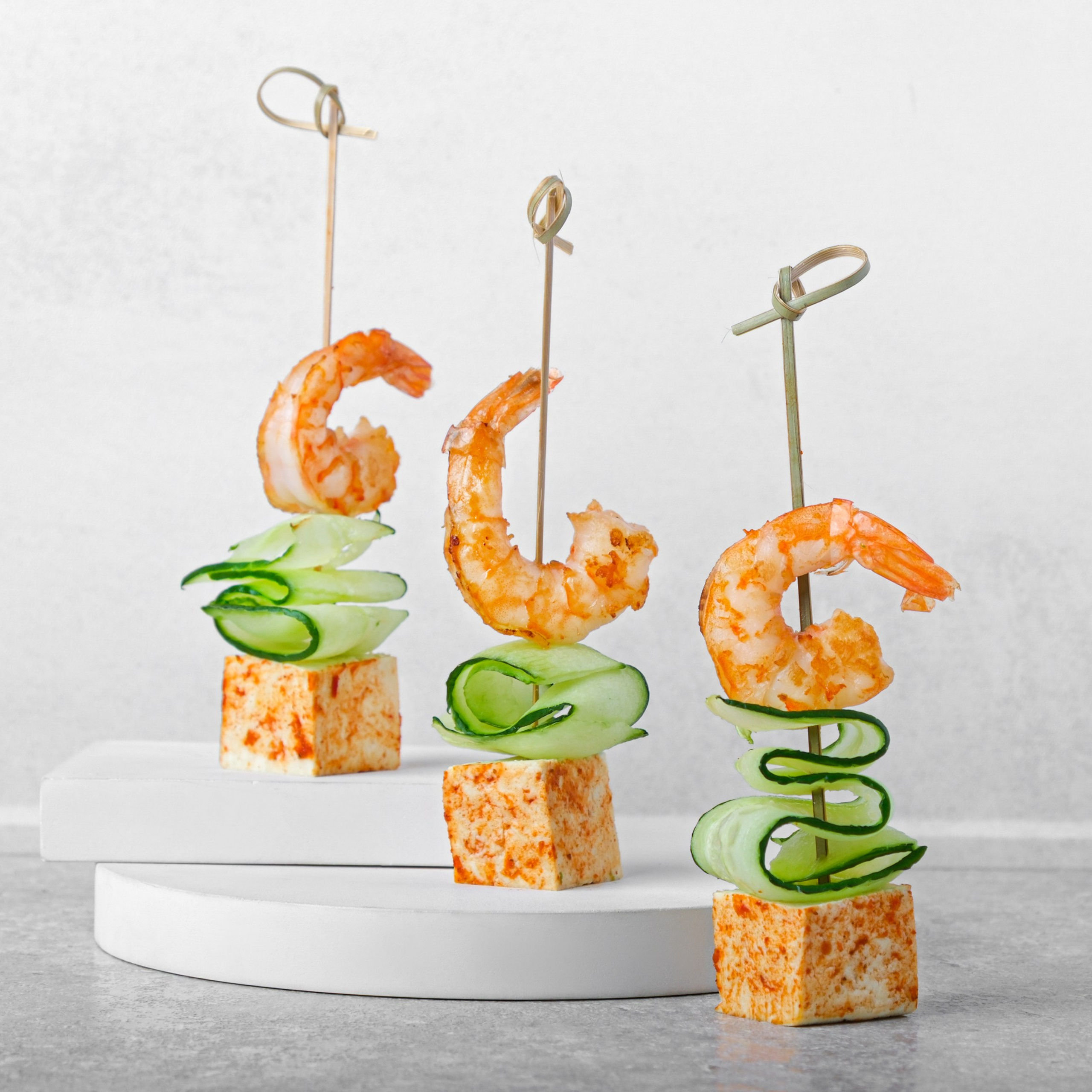 Закуска с сыром и креветками с огурцом | Профессиональная фуд съемка для меню | СПб для ресторанов и быстро 