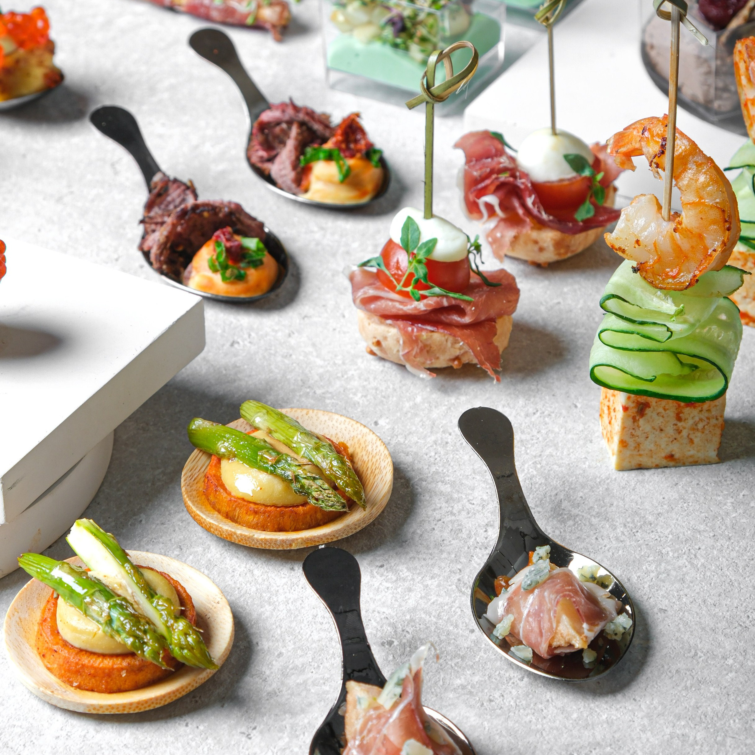 Фуд-фотография в двух стилях: яркие десерты и минимализм закусок | food fashion. Предметный фотограф в СПб | Съемка для Wildberries, Ozon, рекламы | Алан Ульбашев