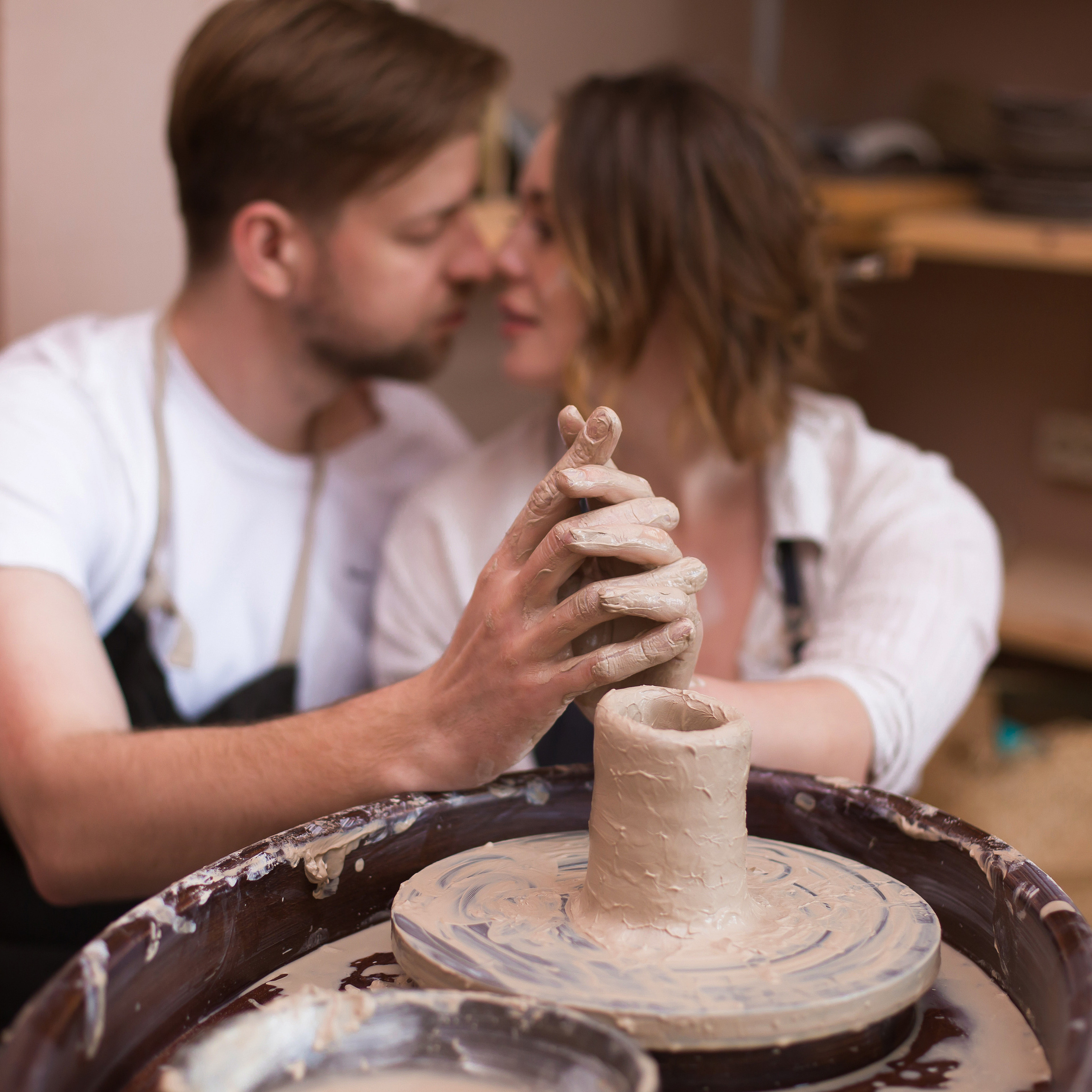 В гончарной мастерской