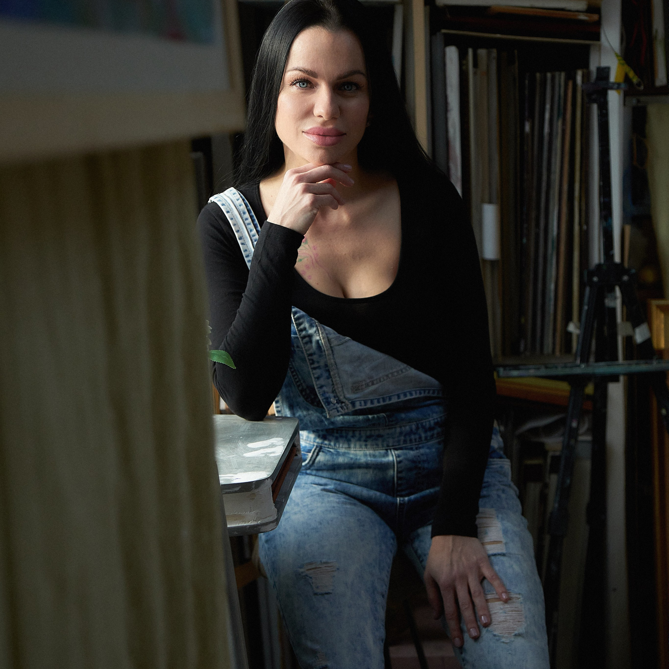 Женя в мастерской