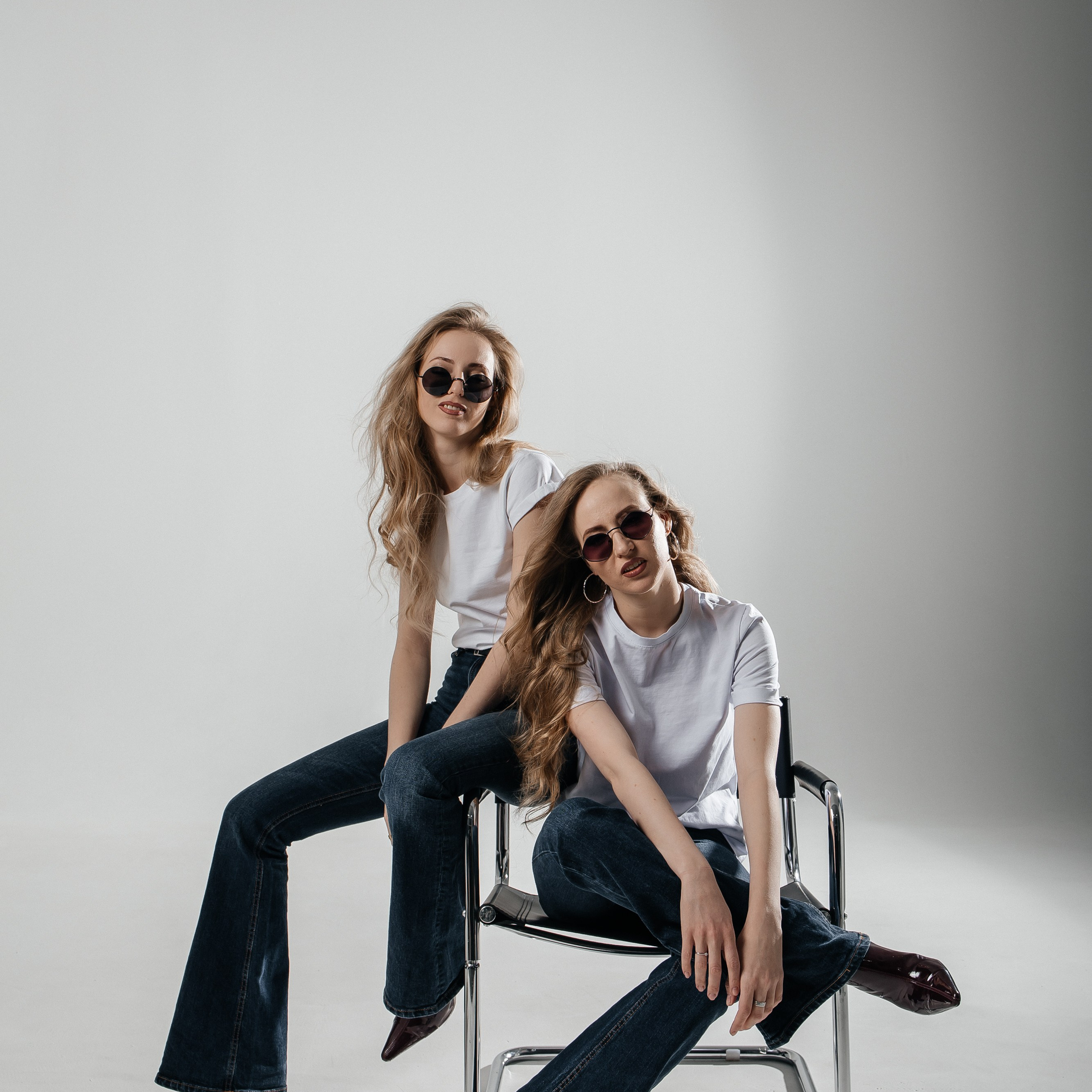 Вика и Настя