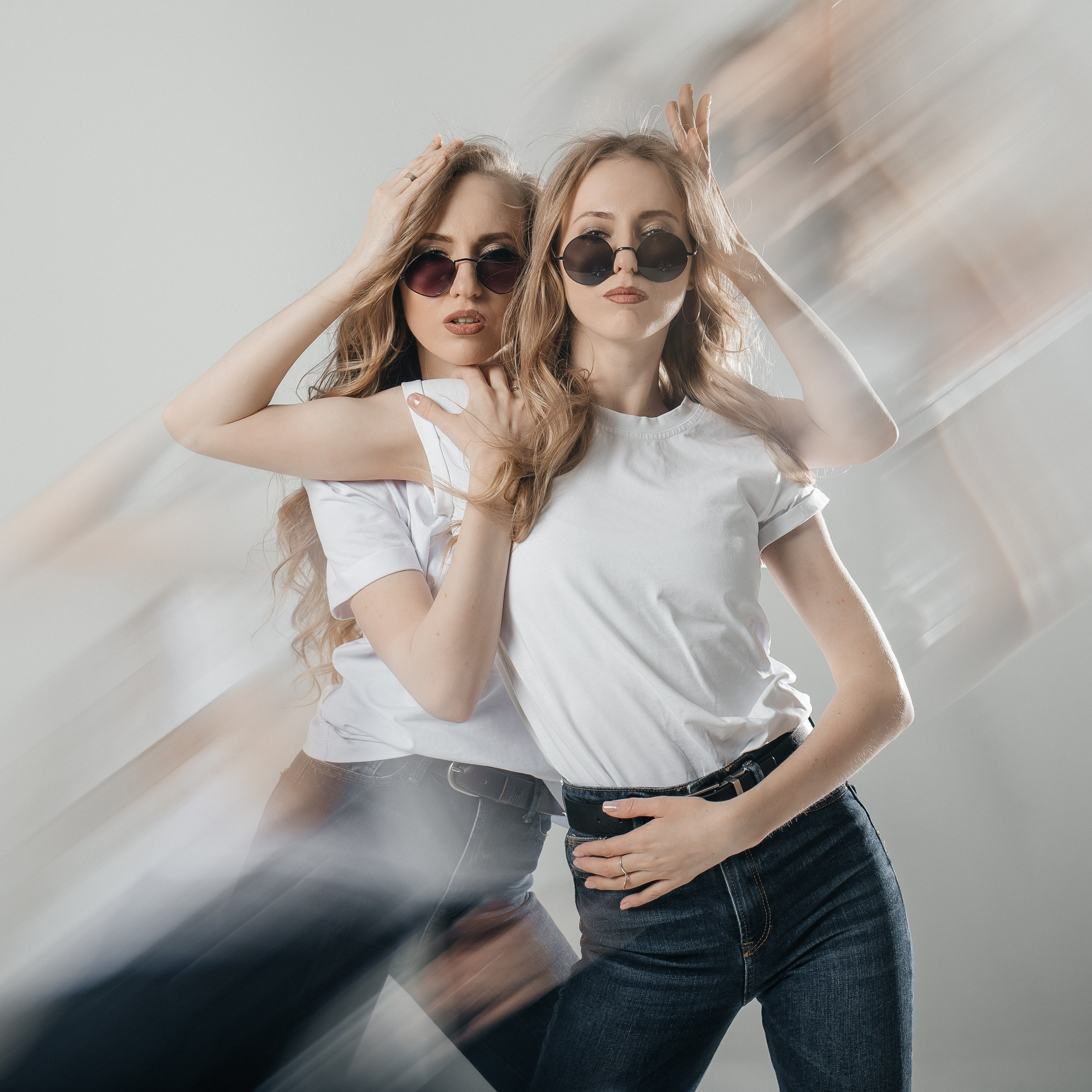 Вика и Настя