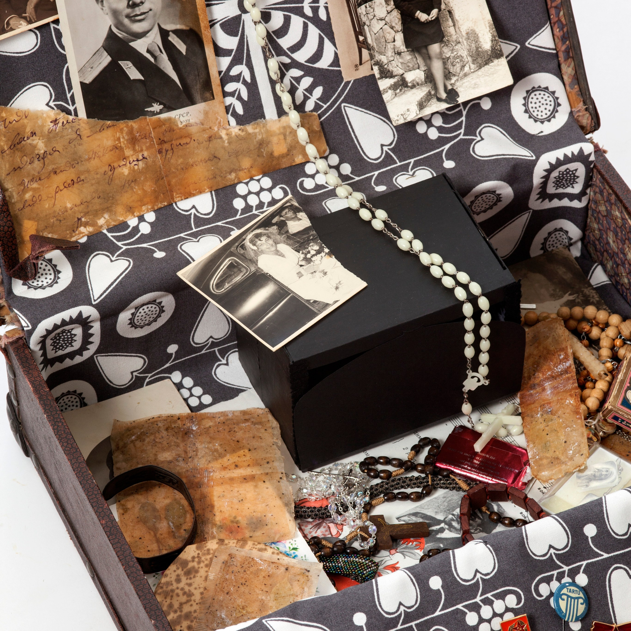 La Boîte-en-valise 2012. Ilmira Bolotyan — Interdisciplinary Artist and Curator