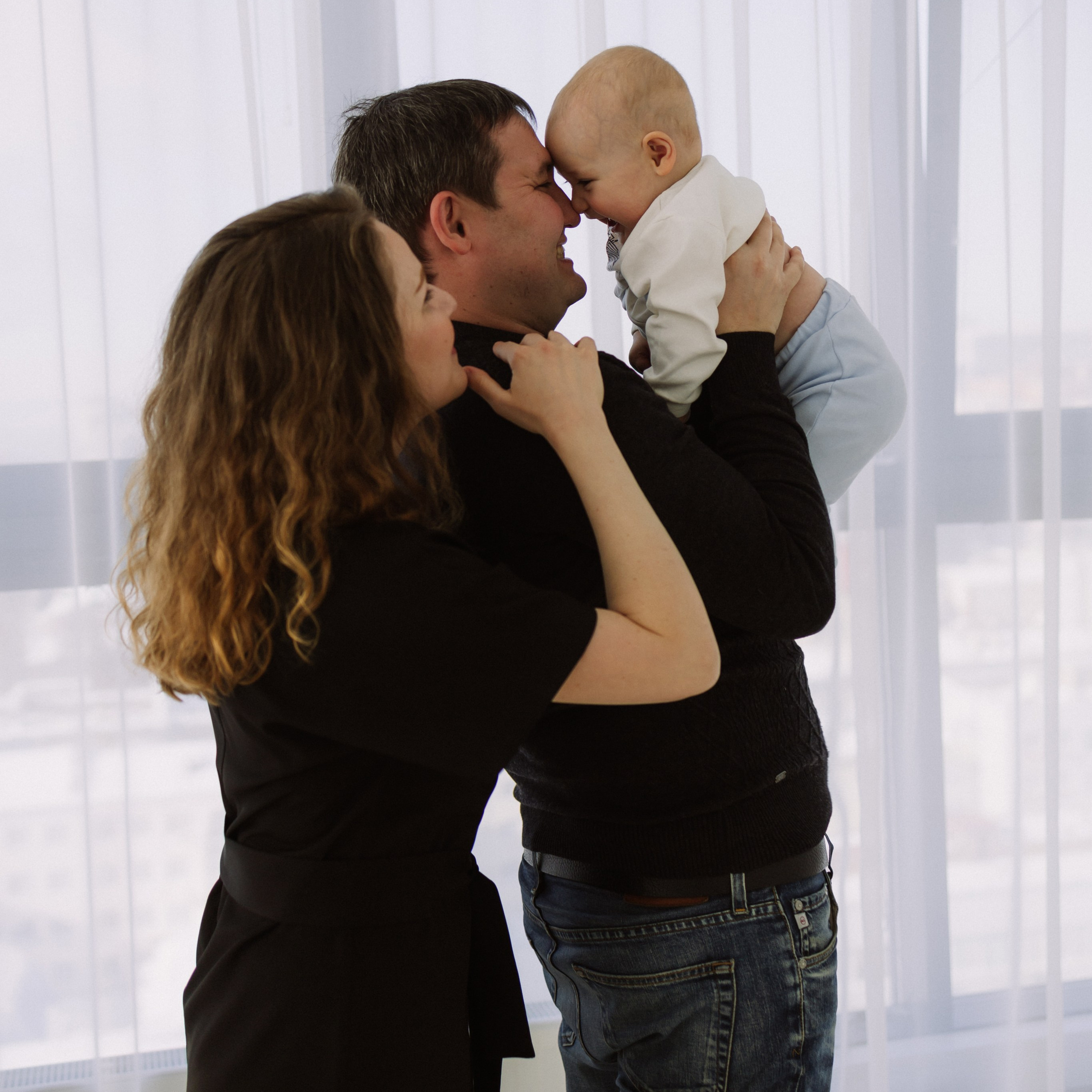 Студийная. Большая семья. Фотограф Уфа Башкирия Мухаметянова Алина. Свадебный семейный портретный