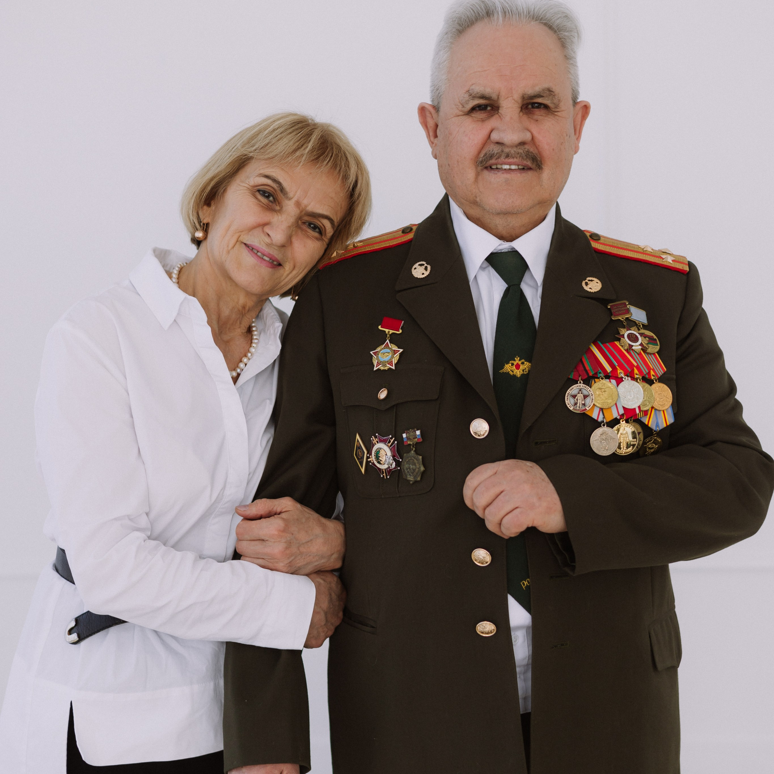 Студийная. Большая семья. Фотограф Уфа Башкирия Мухаметянова Алина. Свадебный семейный портретный