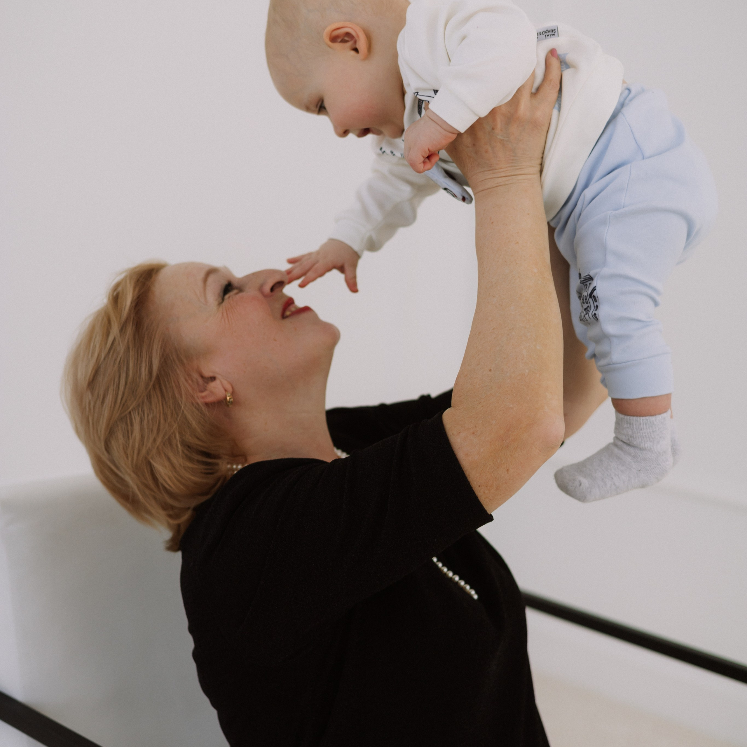 Студийная. Большая семья. Фотограф Уфа Башкирия Мухаметянова Алина. Свадебный семейный портретный