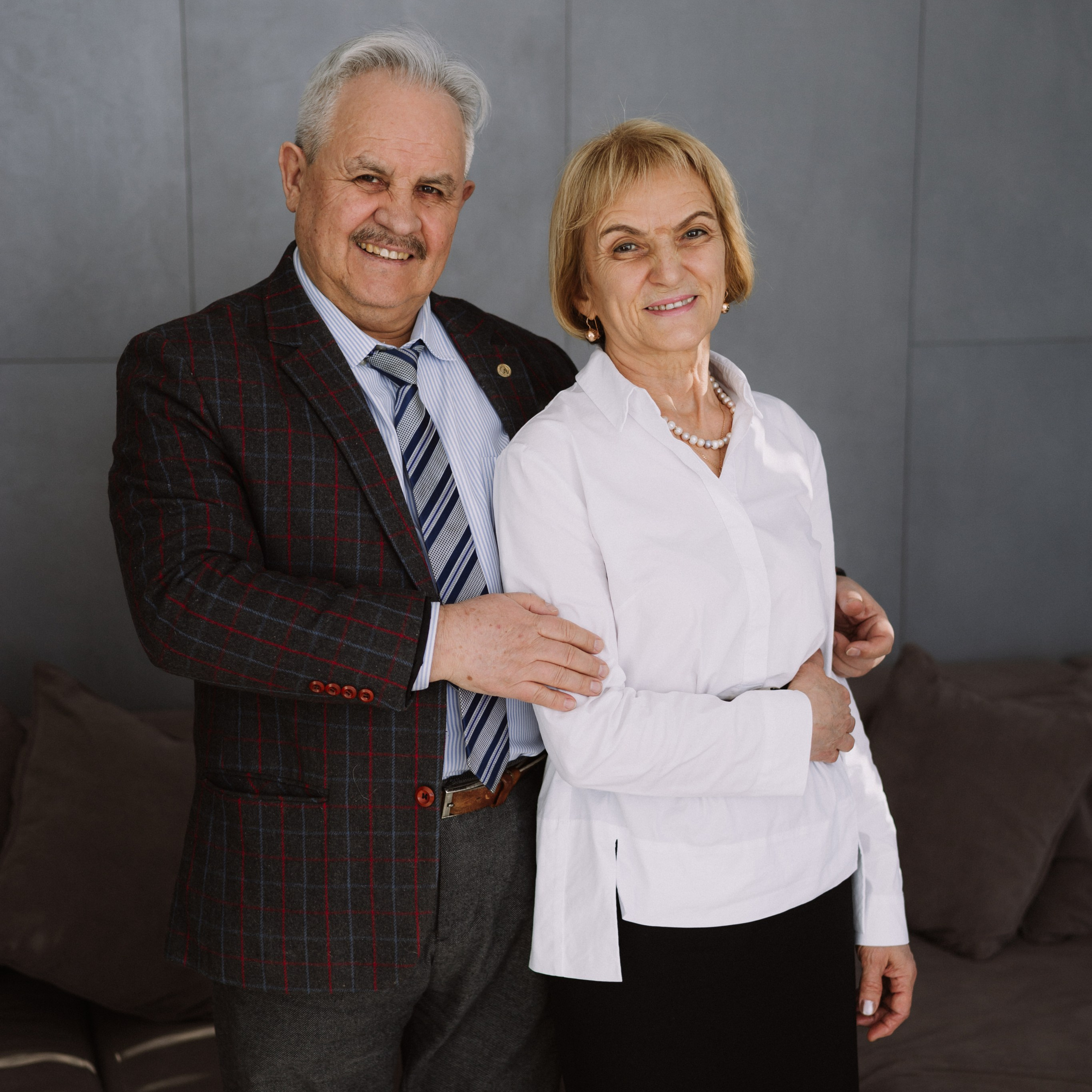 Студийная. Большая семья. Фотограф Уфа Башкирия Мухаметянова Алина. Свадебный семейный портретный