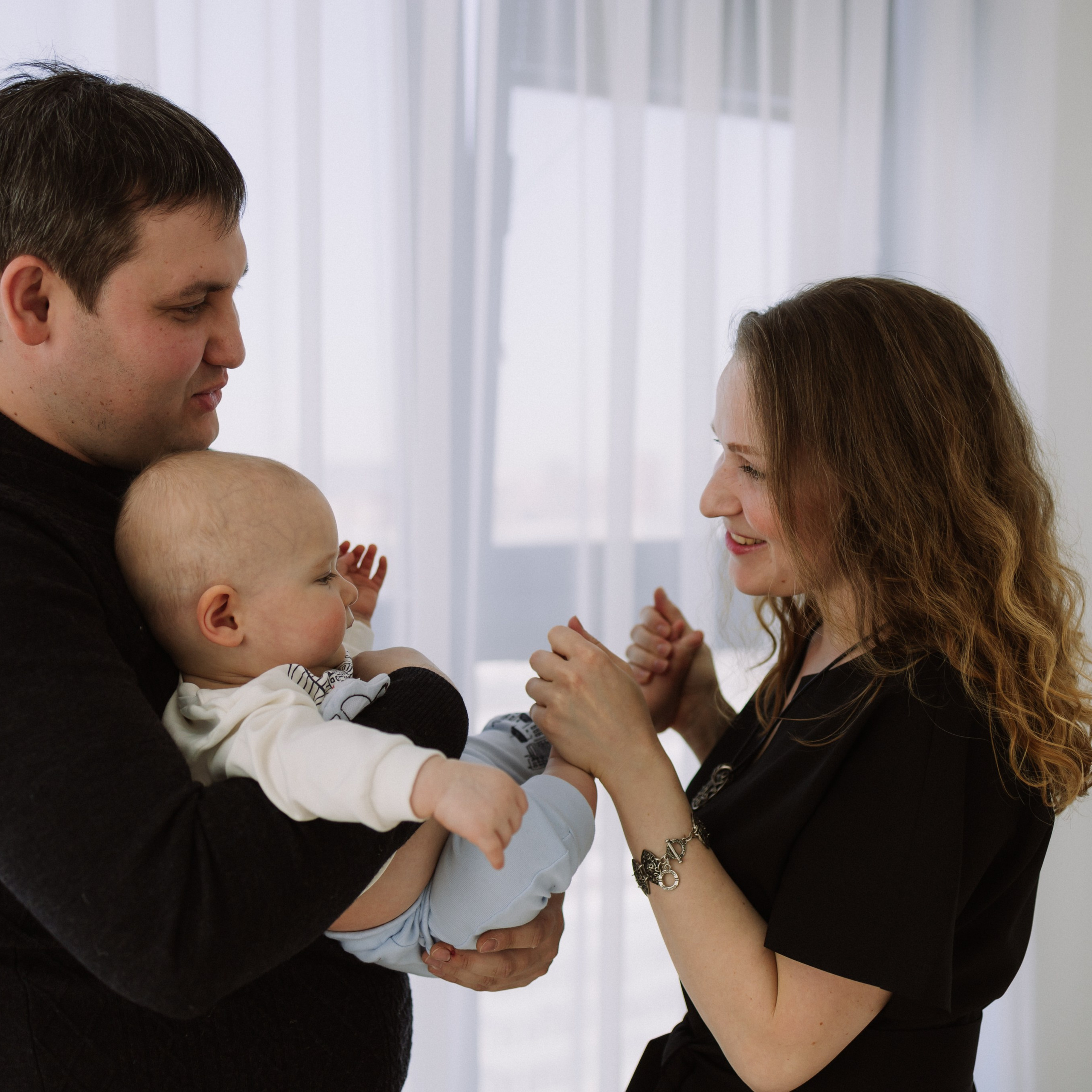 Студийная. Большая семья. Фотограф Уфа Башкирия Мухаметянова Алина. Свадебный семейный портретный