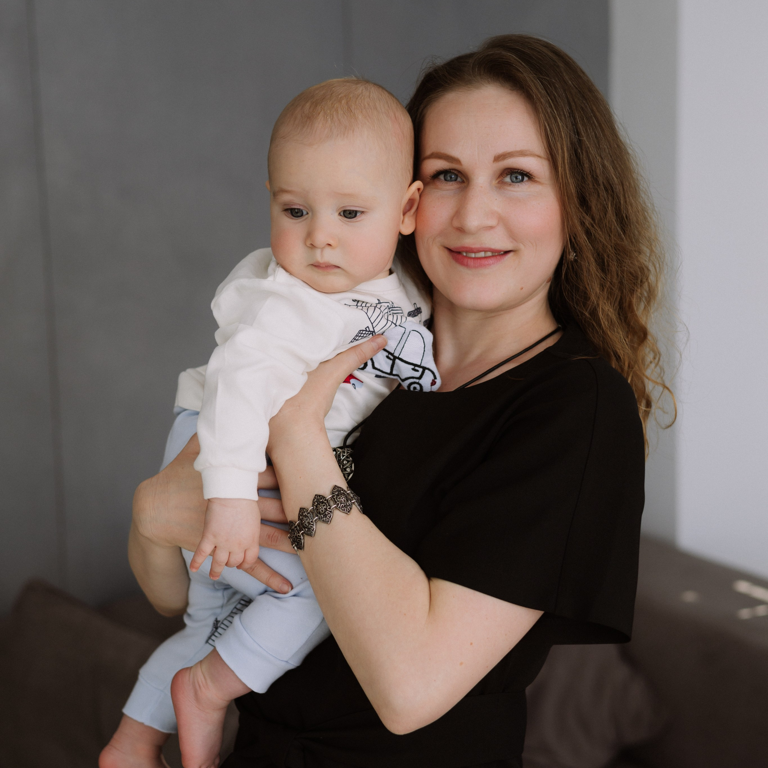 Студийная. Большая семья. Фотограф Уфа Башкирия Мухаметянова Алина. Свадебный семейный портретный