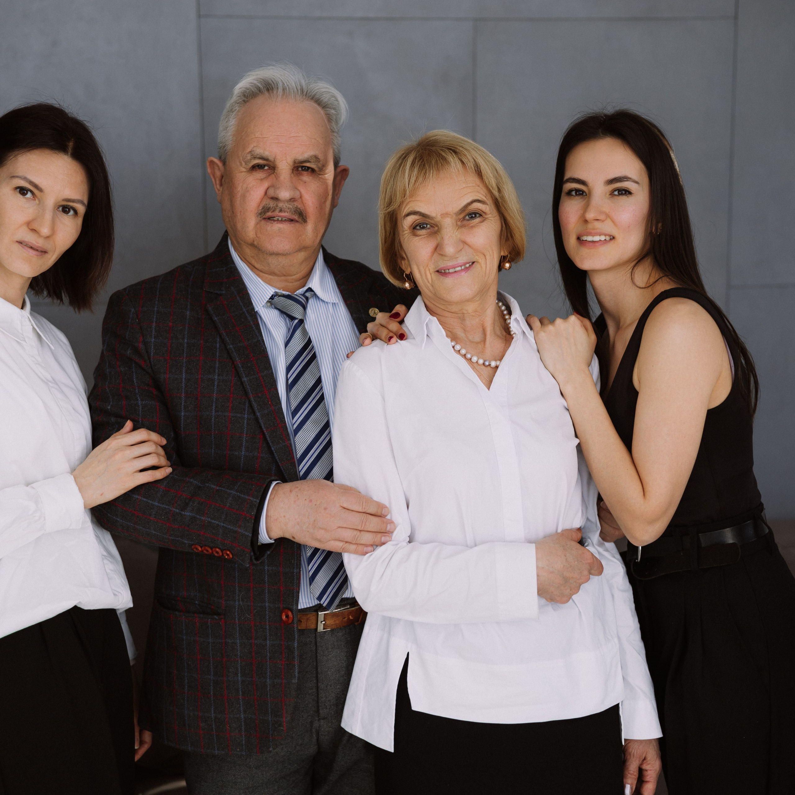 Студийная. Большая семья. Фотограф Уфа Башкирия Мухаметянова Алина. Свадебный семейный портретный