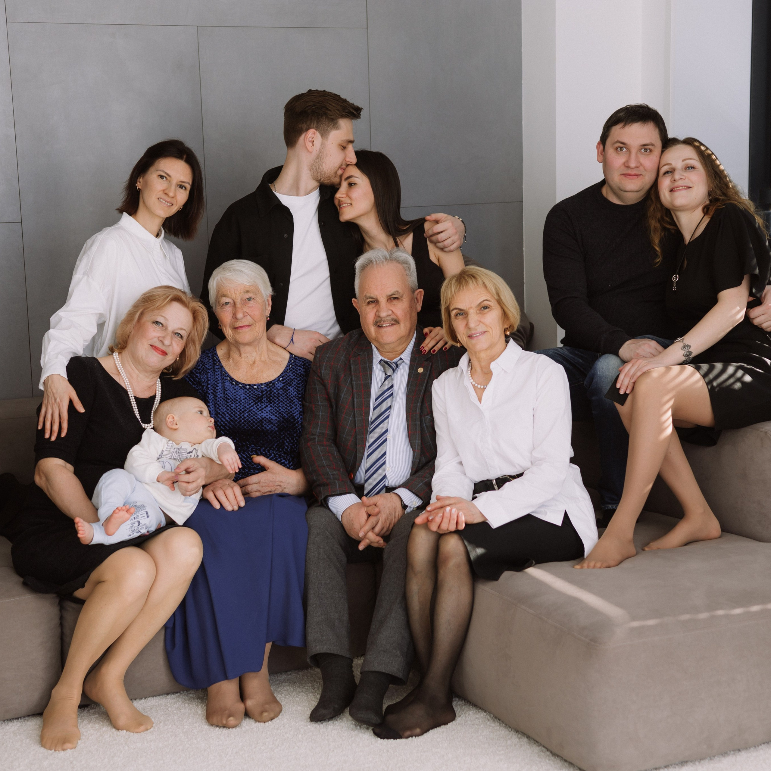 Студийная. Большая семья. Фотограф Уфа Башкирия Мухаметянова Алина. Свадебный семейный портретный