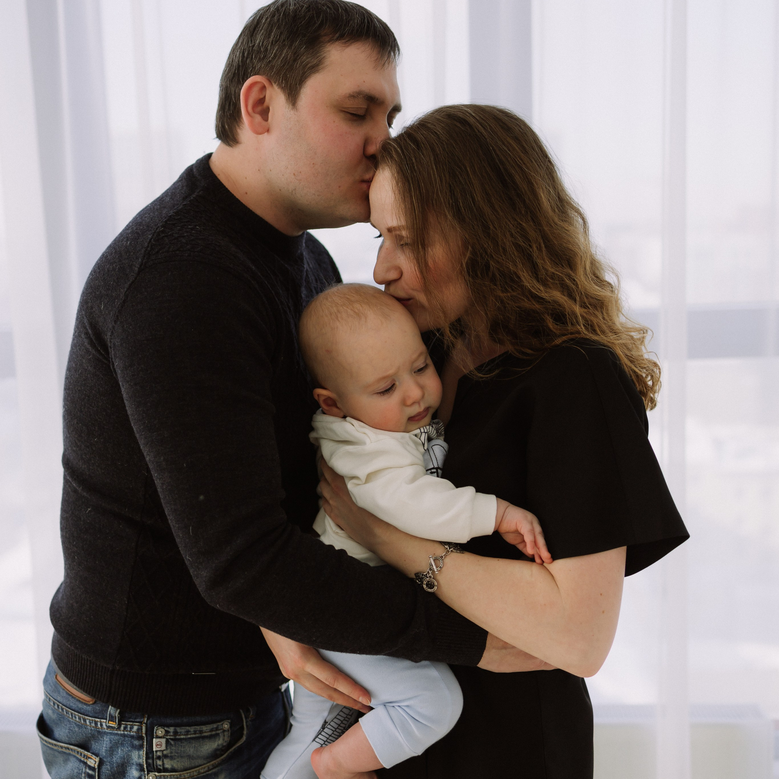 Студийная. Большая семья. Фотограф Уфа Башкирия Мухаметянова Алина. Свадебный семейный портретный