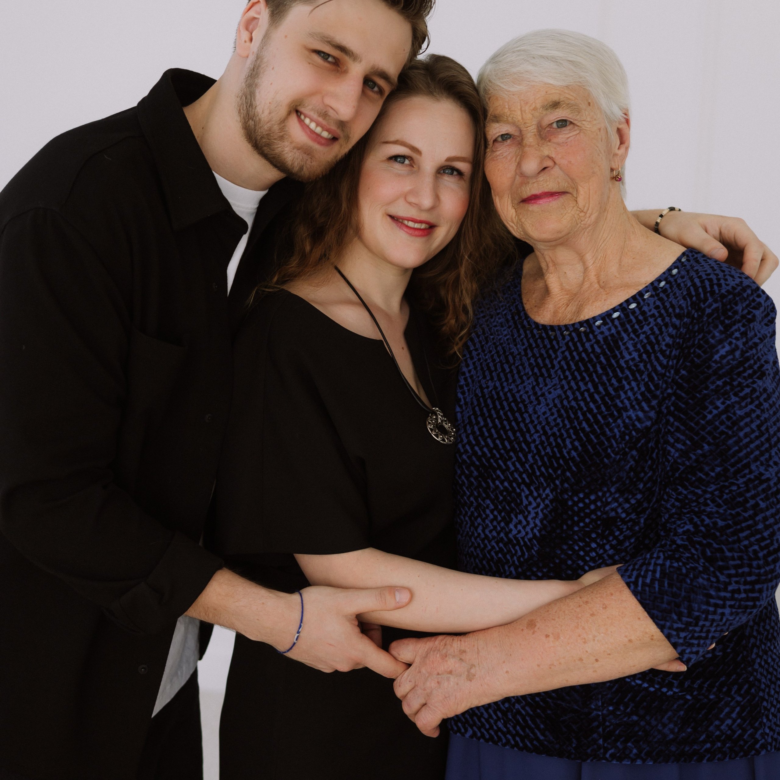 Студийная. Большая семья. Фотограф Уфа Башкирия Мухаметянова Алина. Свадебный семейный портретный