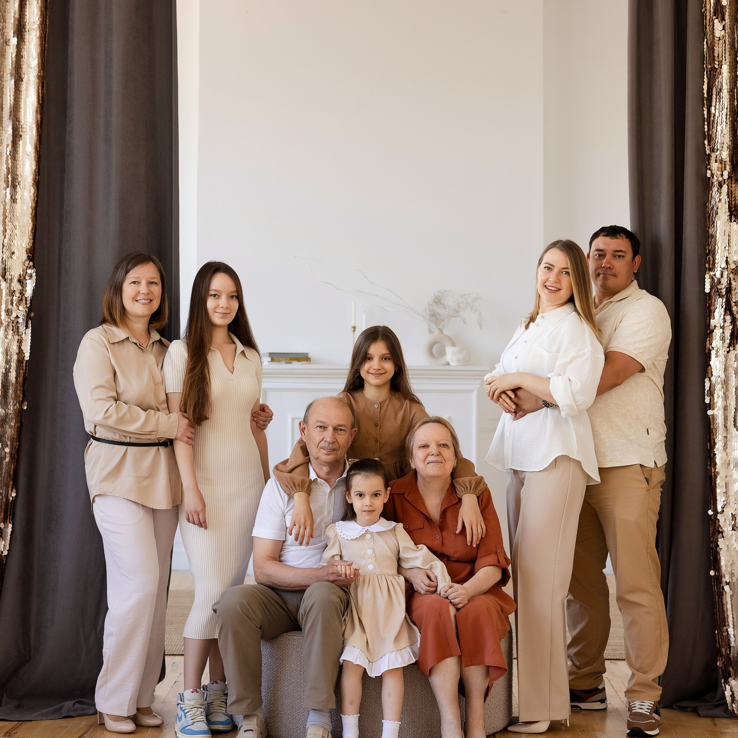 Съемка большой семьи в&nbsp;студии SVET