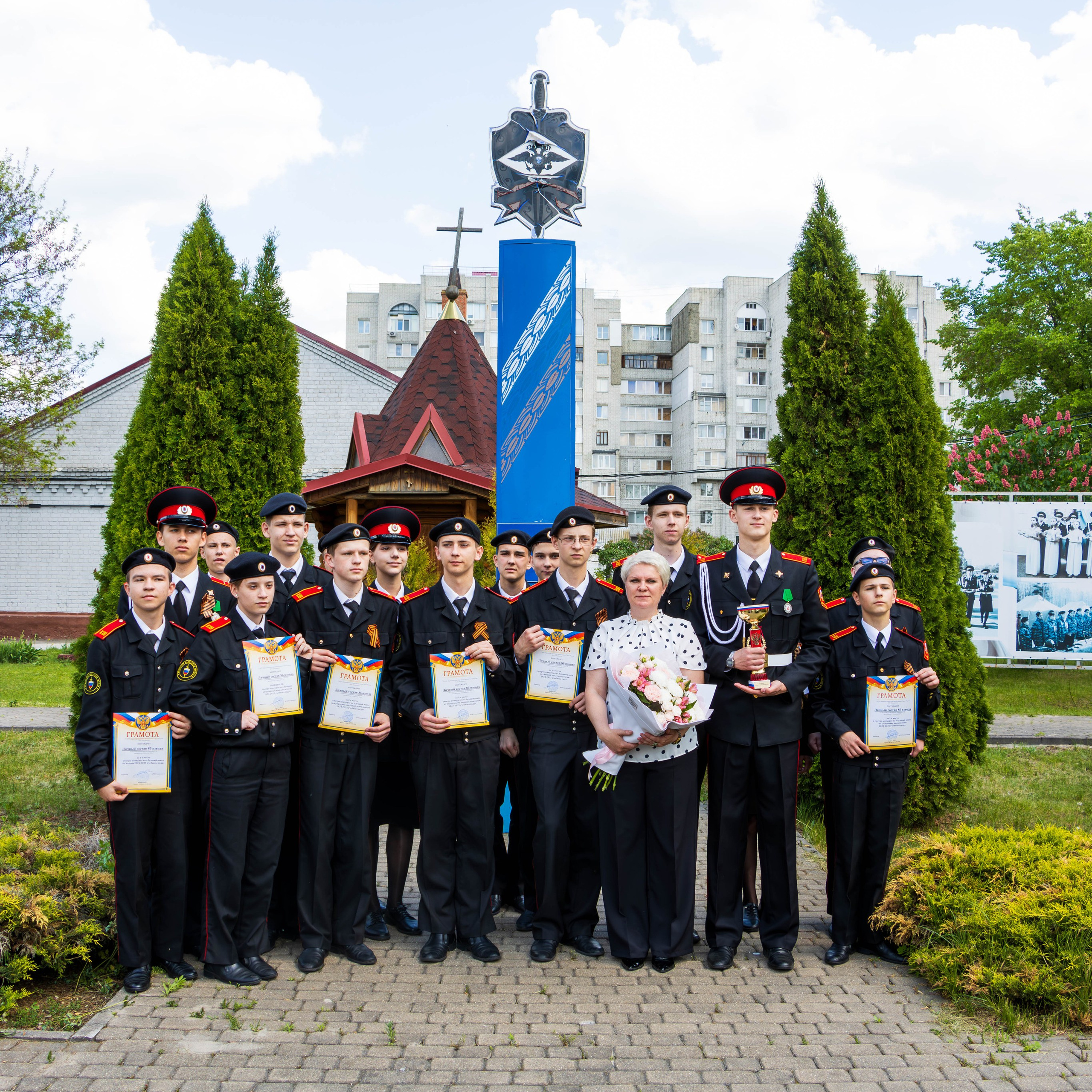 Последний звонок 2025 взвод 8"б»