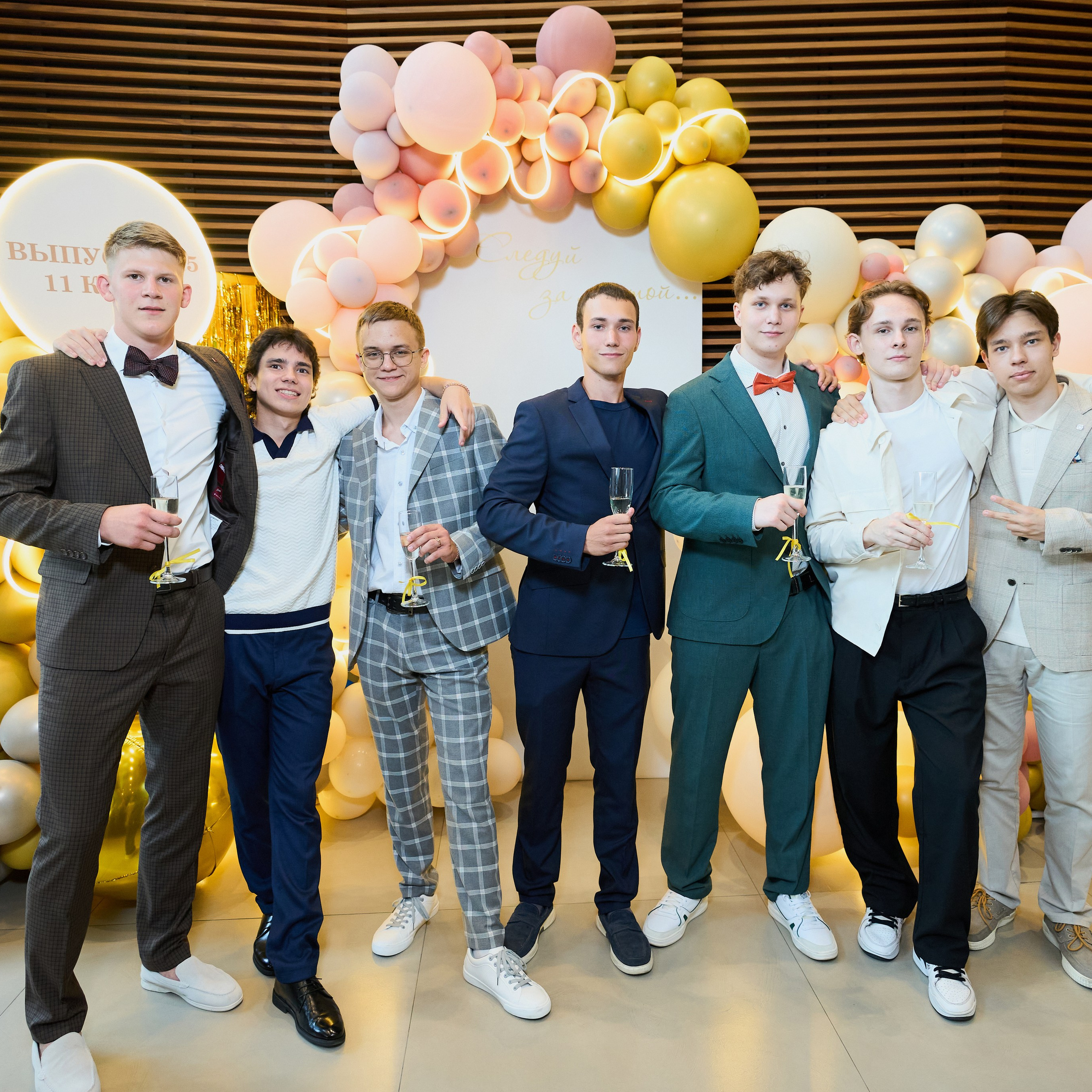 Репортаж с выпускного вечера 11 класса школы 29 в отеле Домина. Репортажный и женский фотограф в Новосибирске
