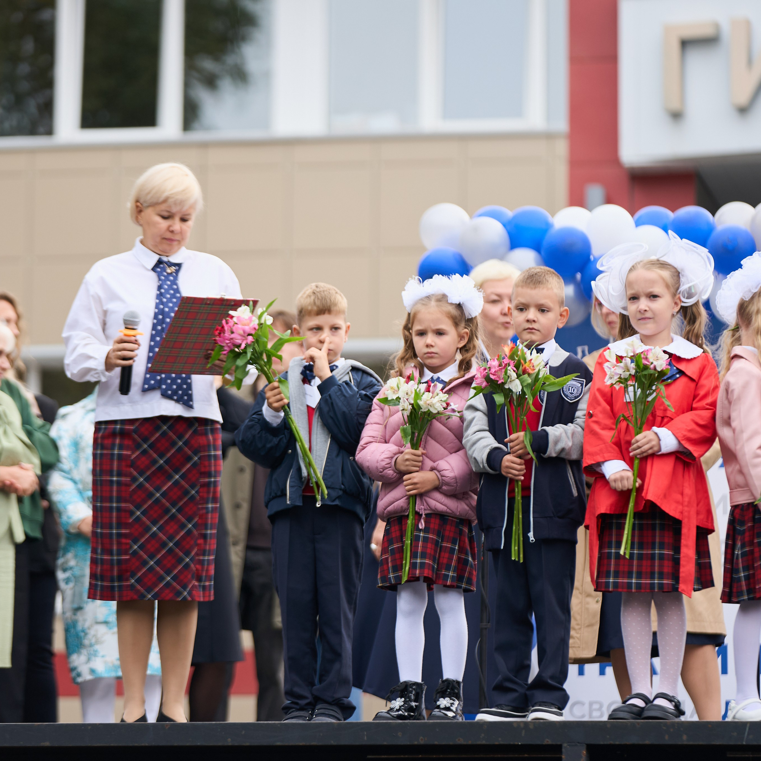 Первоклашки. 10 Гимназия, 2025 год. Репортажный и женский фотограф в Новосибирске