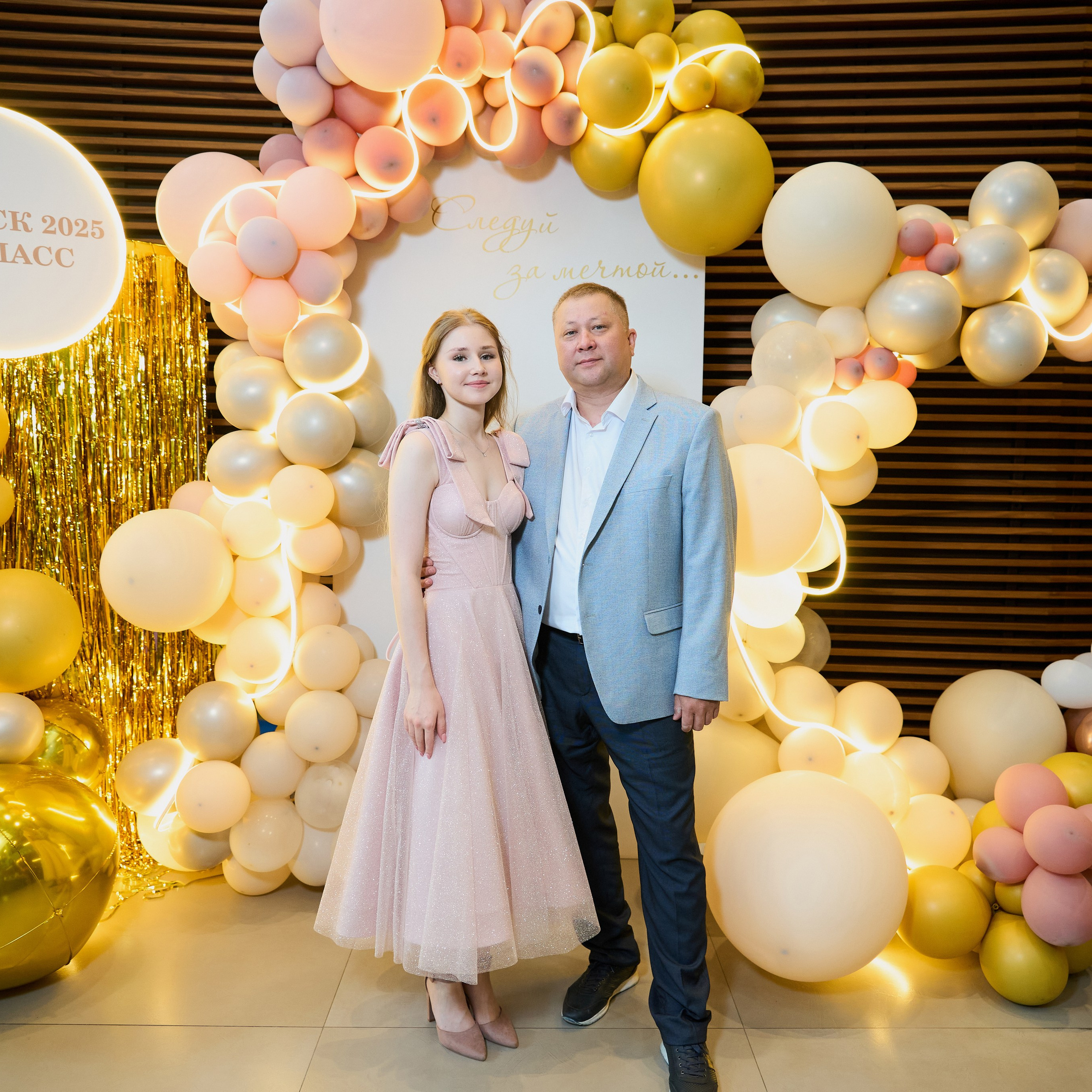 Репортаж с выпускного вечера 11 класса школы 29 в отеле Домина. Репортажный и женский фотограф в Новосибирске